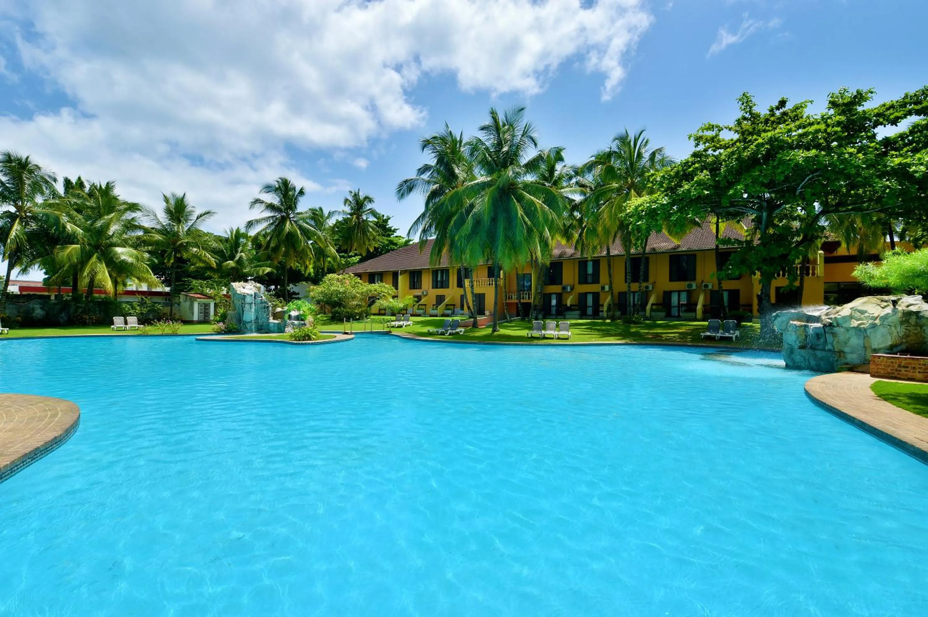 Swimming pool in Pestana Miramar São Tomé