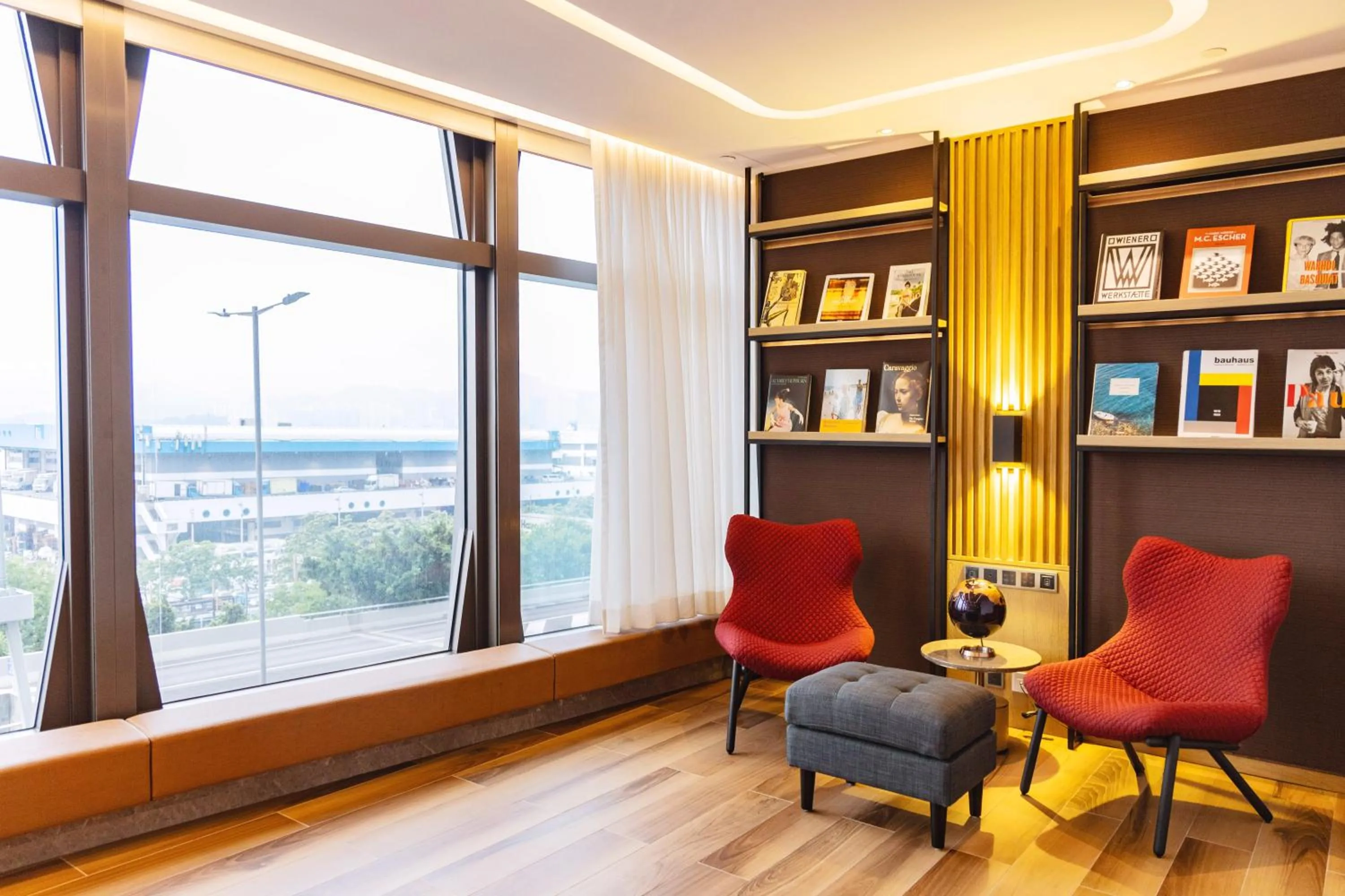 Area and facilities in Oasis Aurum 181 Hotel