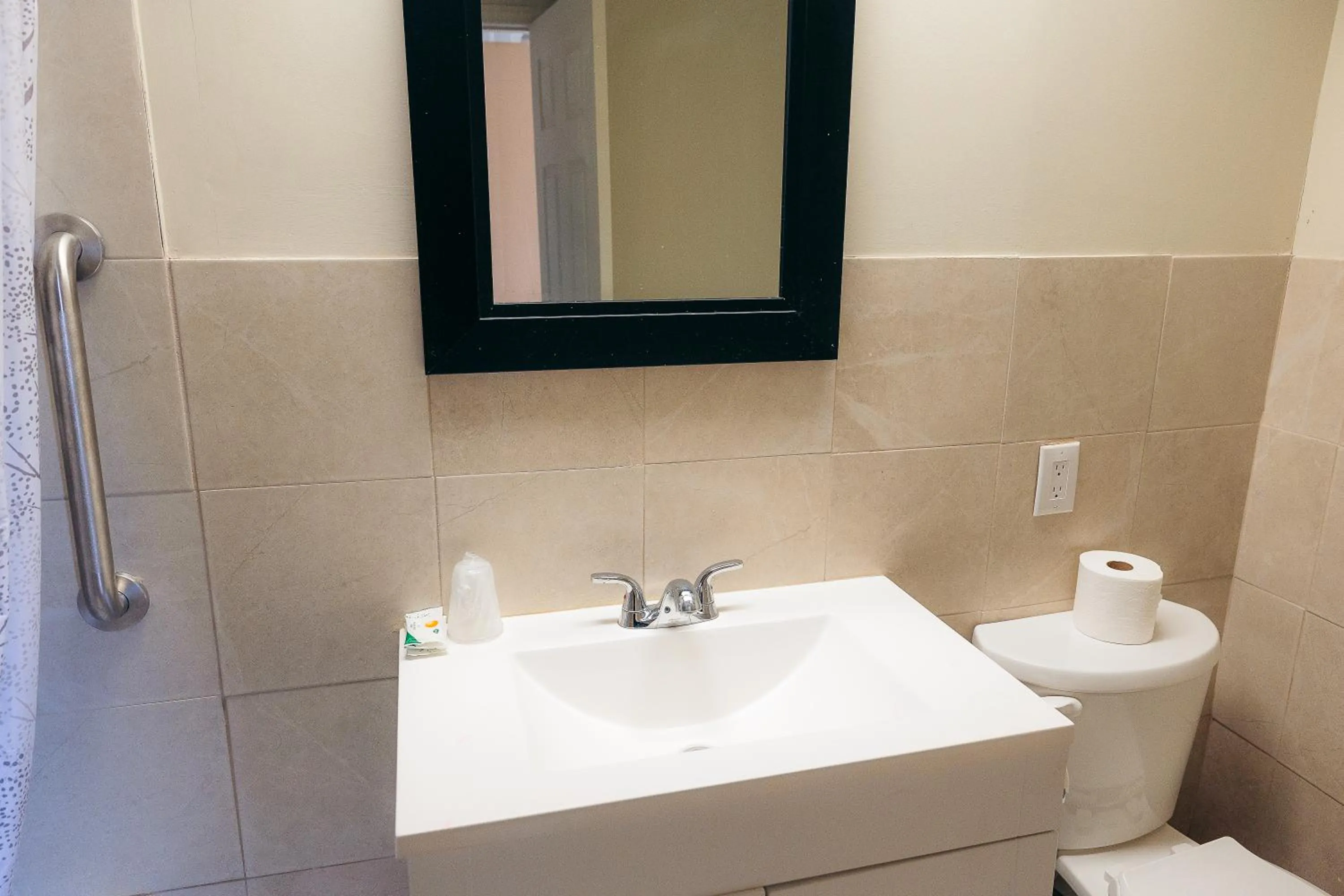 Clarkson Village Motel, 1815 Lakeshore Rd West Mississauga