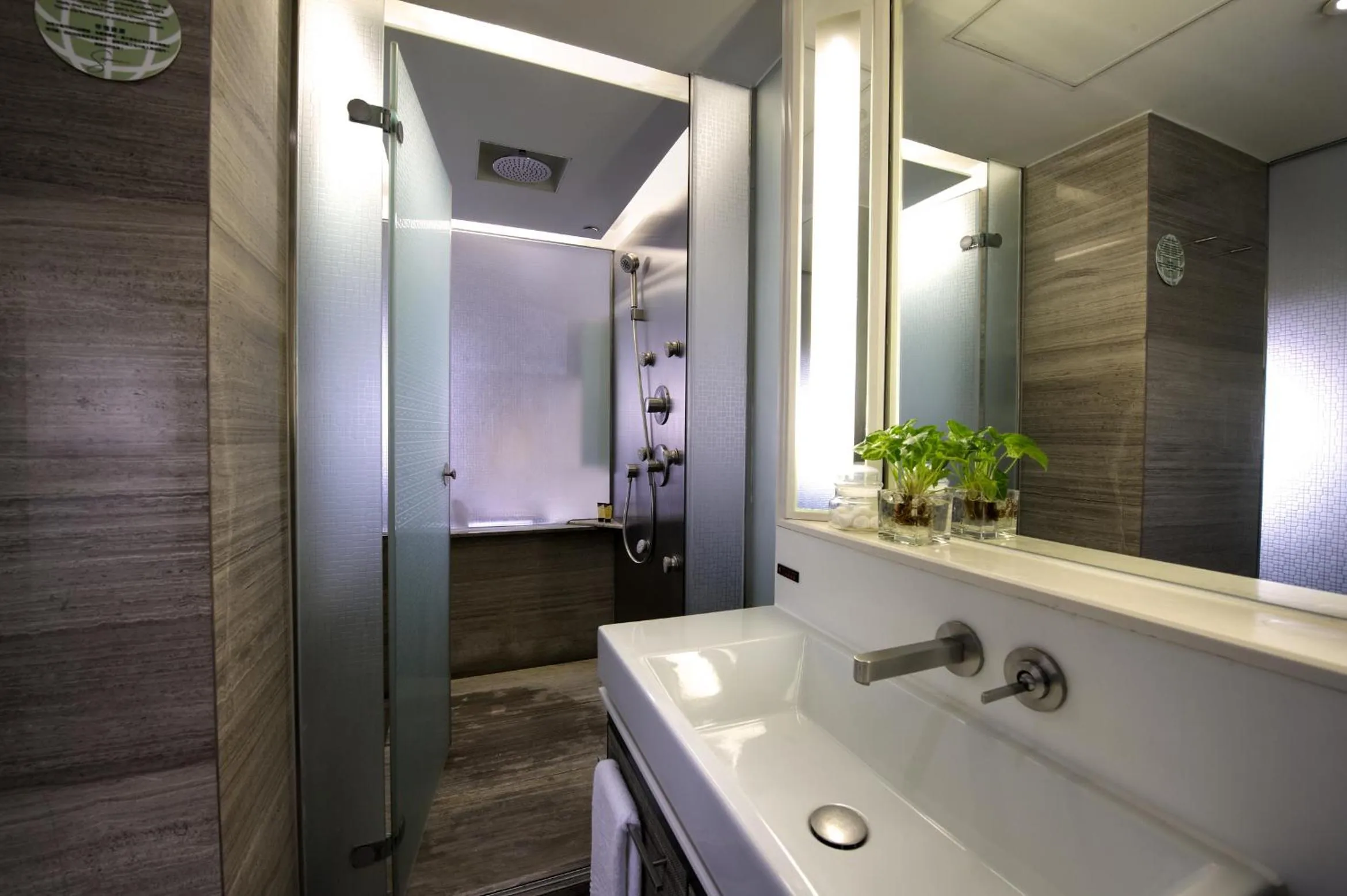 Bathroom in Charterhouse Causeway Bay