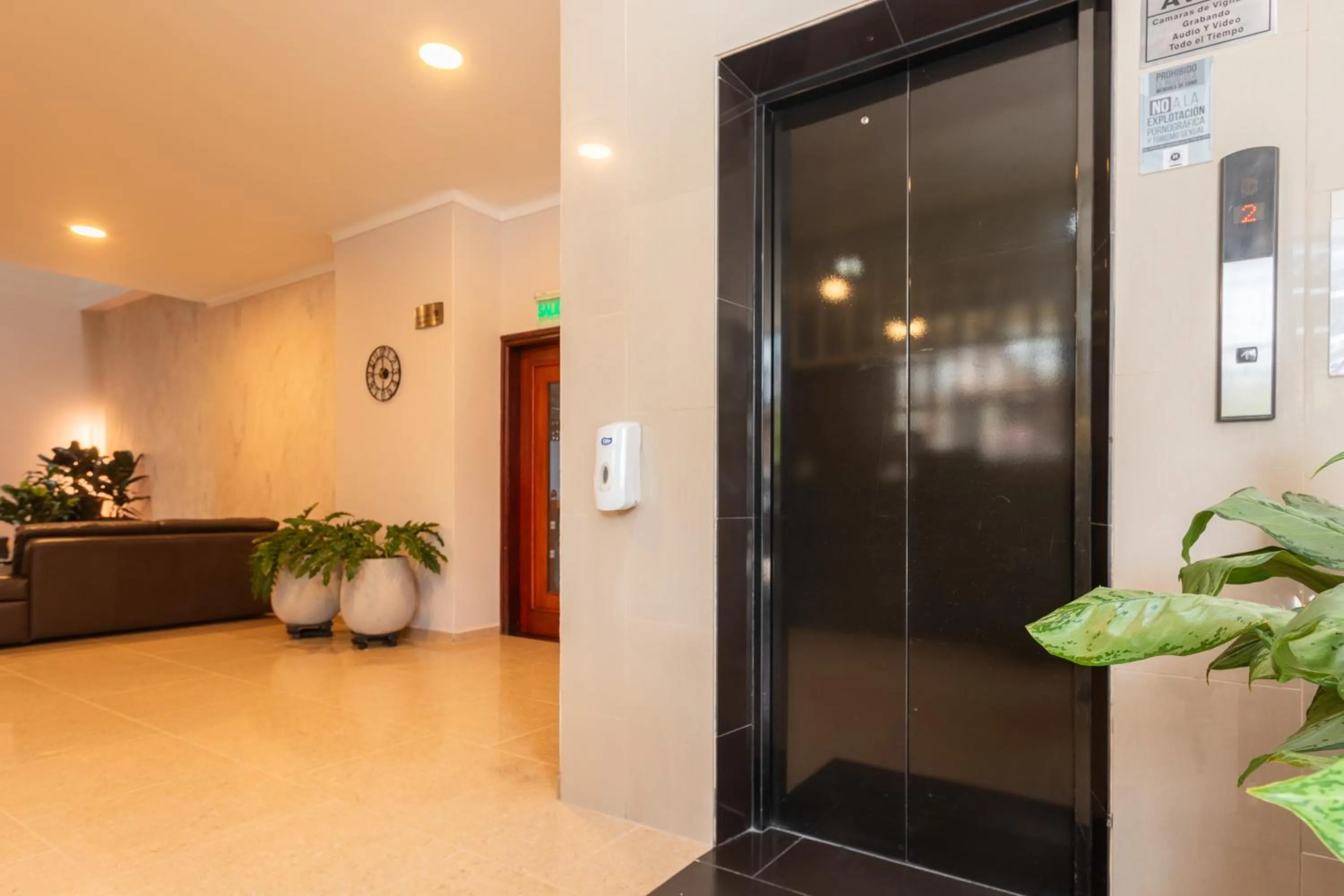 elevator in Hotel Sauces del Estadio