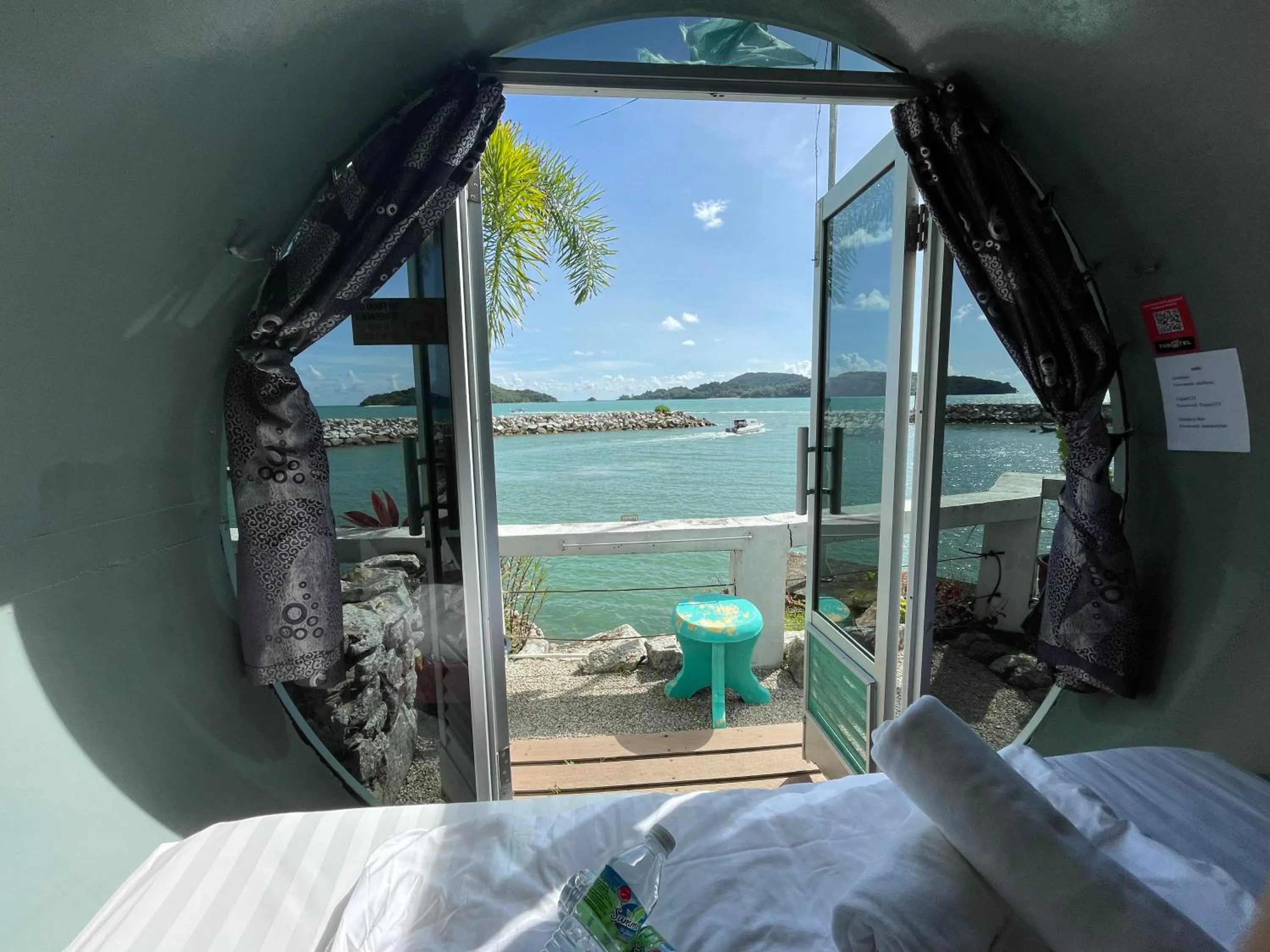 Sea view, Bed in Tubotel