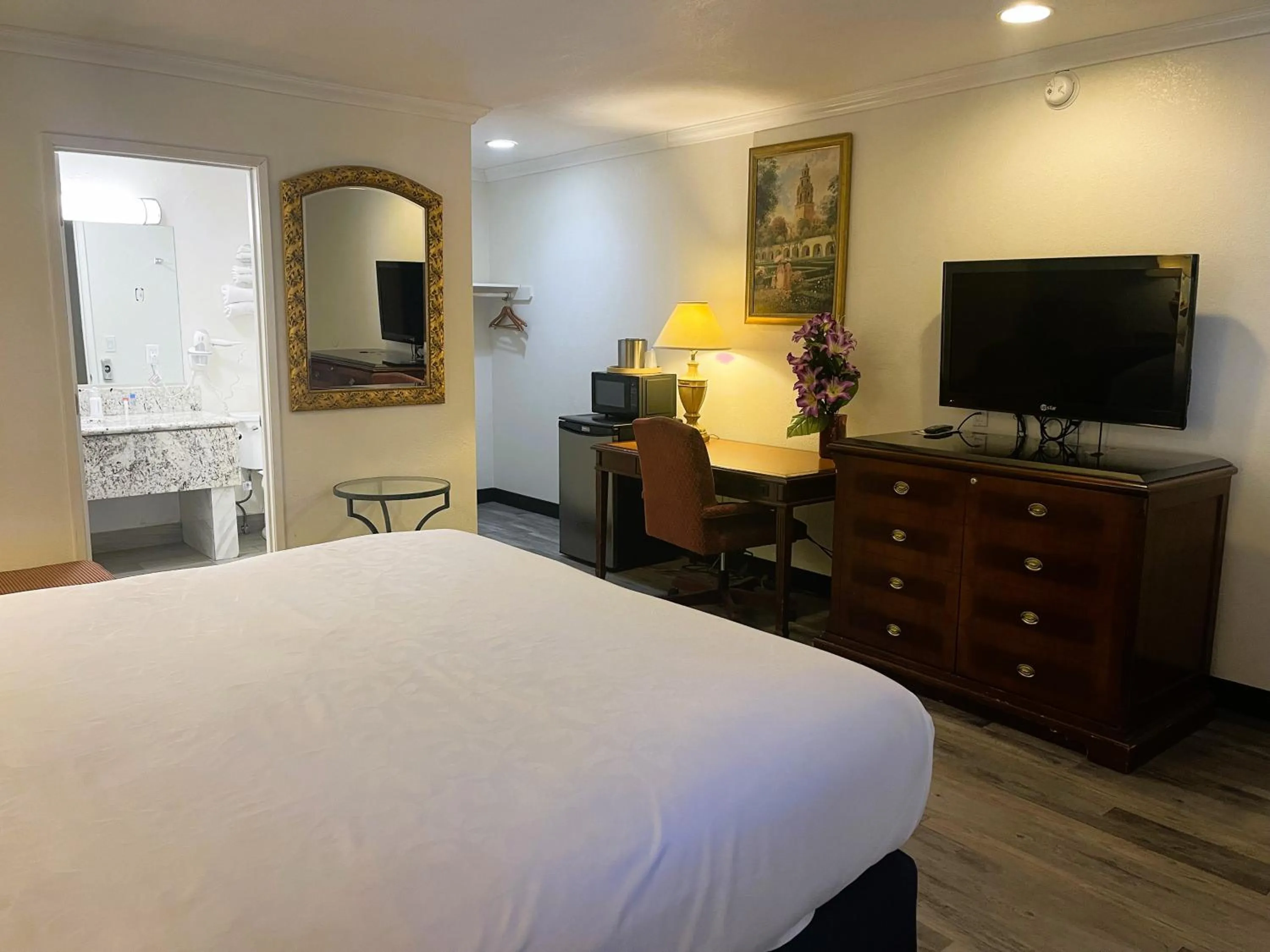 Bed in Americas Best Value Inn and Suites -Yucca Valley