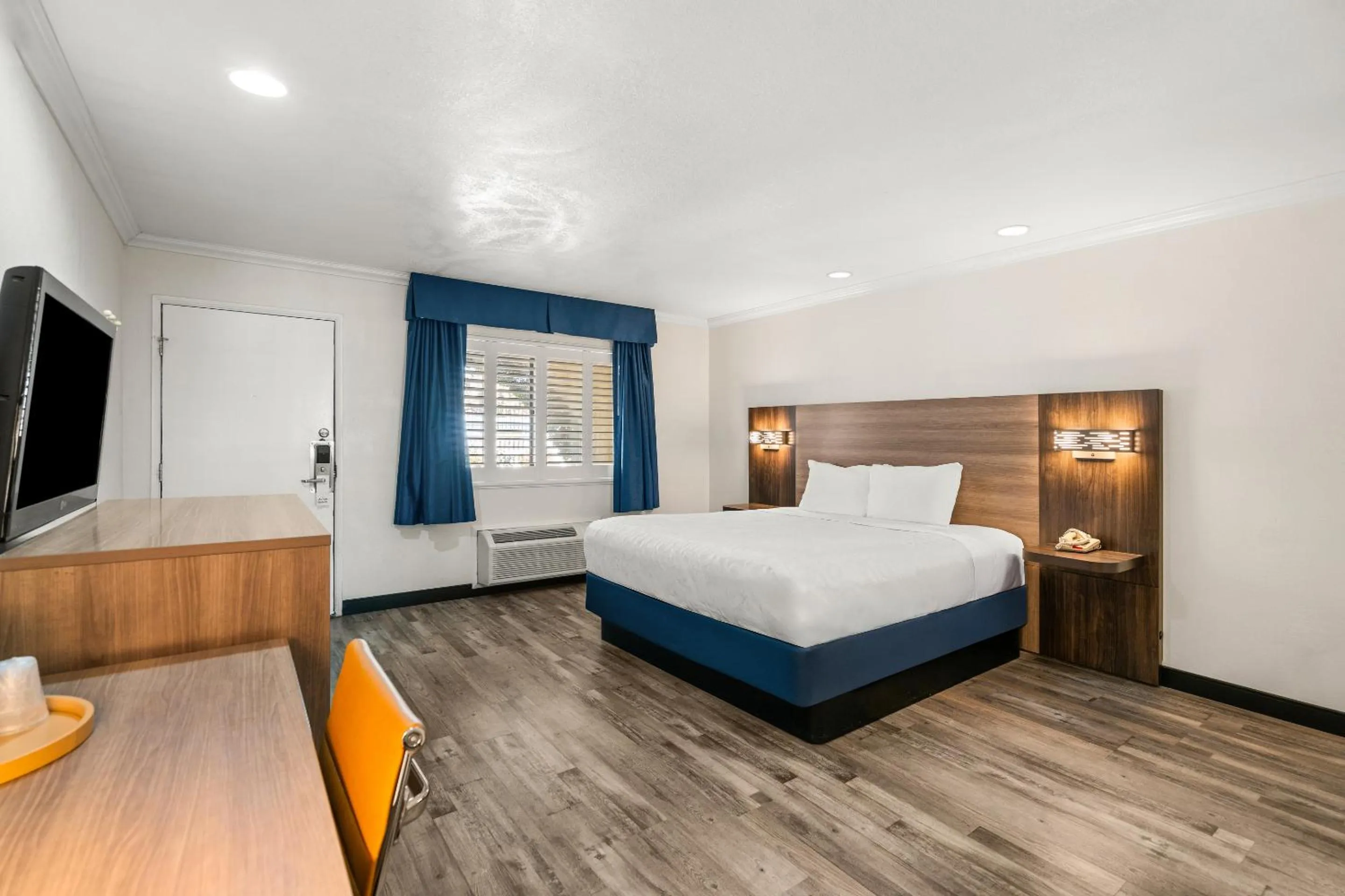 Bed in Americas Best Value Inn and Suites -Yucca Valley