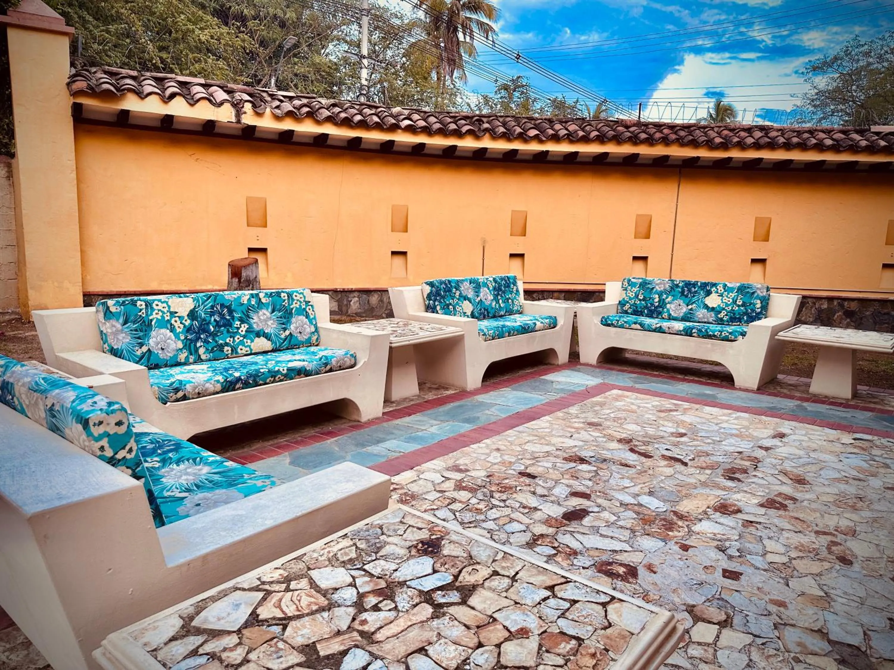 Seating area in Hotel Portón del Sol