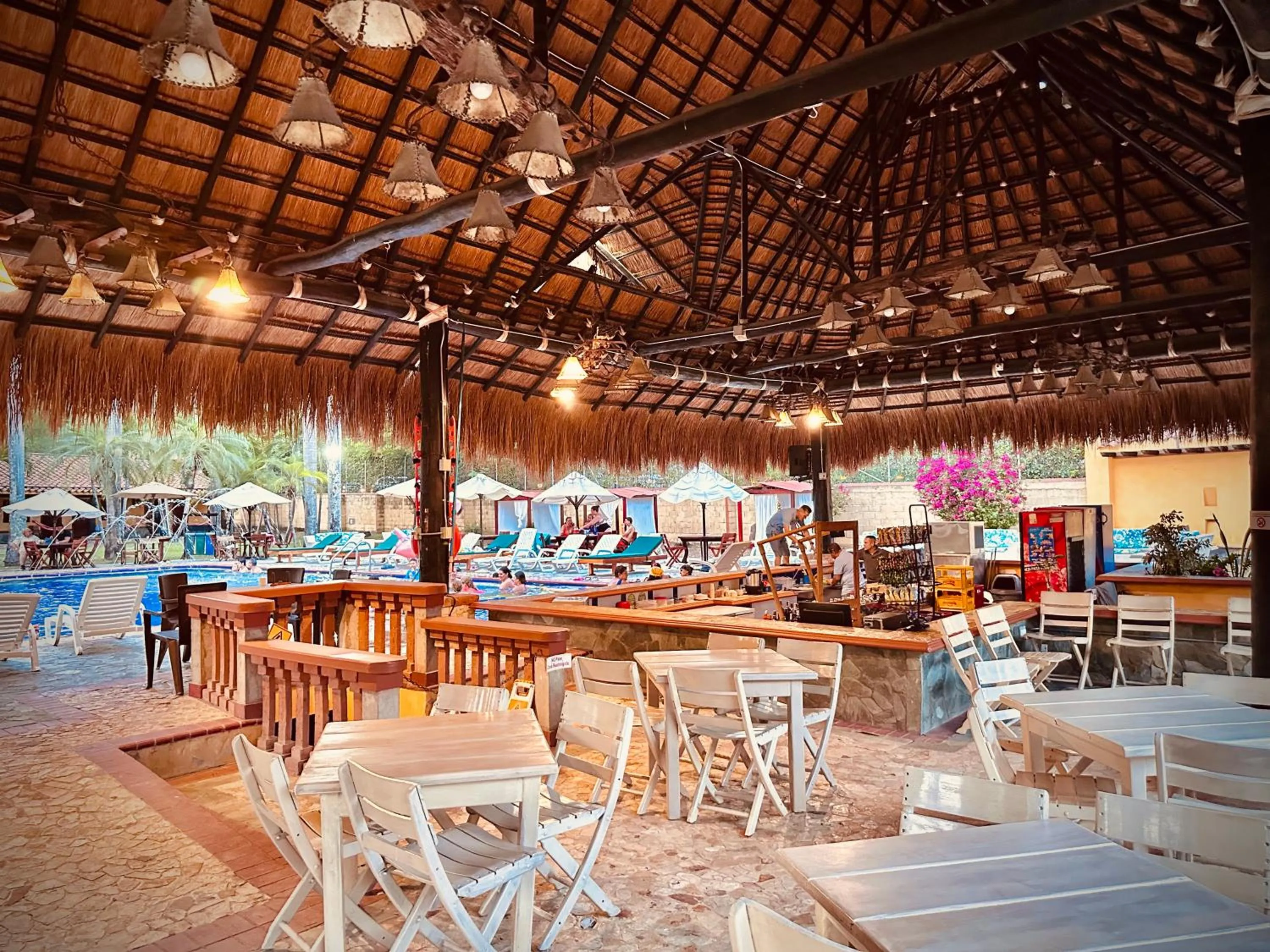 Restaurant/places to eat in Hotel Portón del Sol