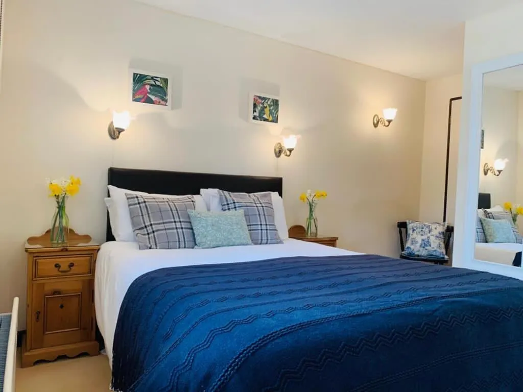 Bed in George & Dragon Country Pub & Hotel Wolverton Townsend