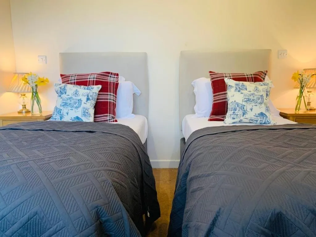 Bed in George & Dragon Country Pub & Hotel Wolverton Townsend