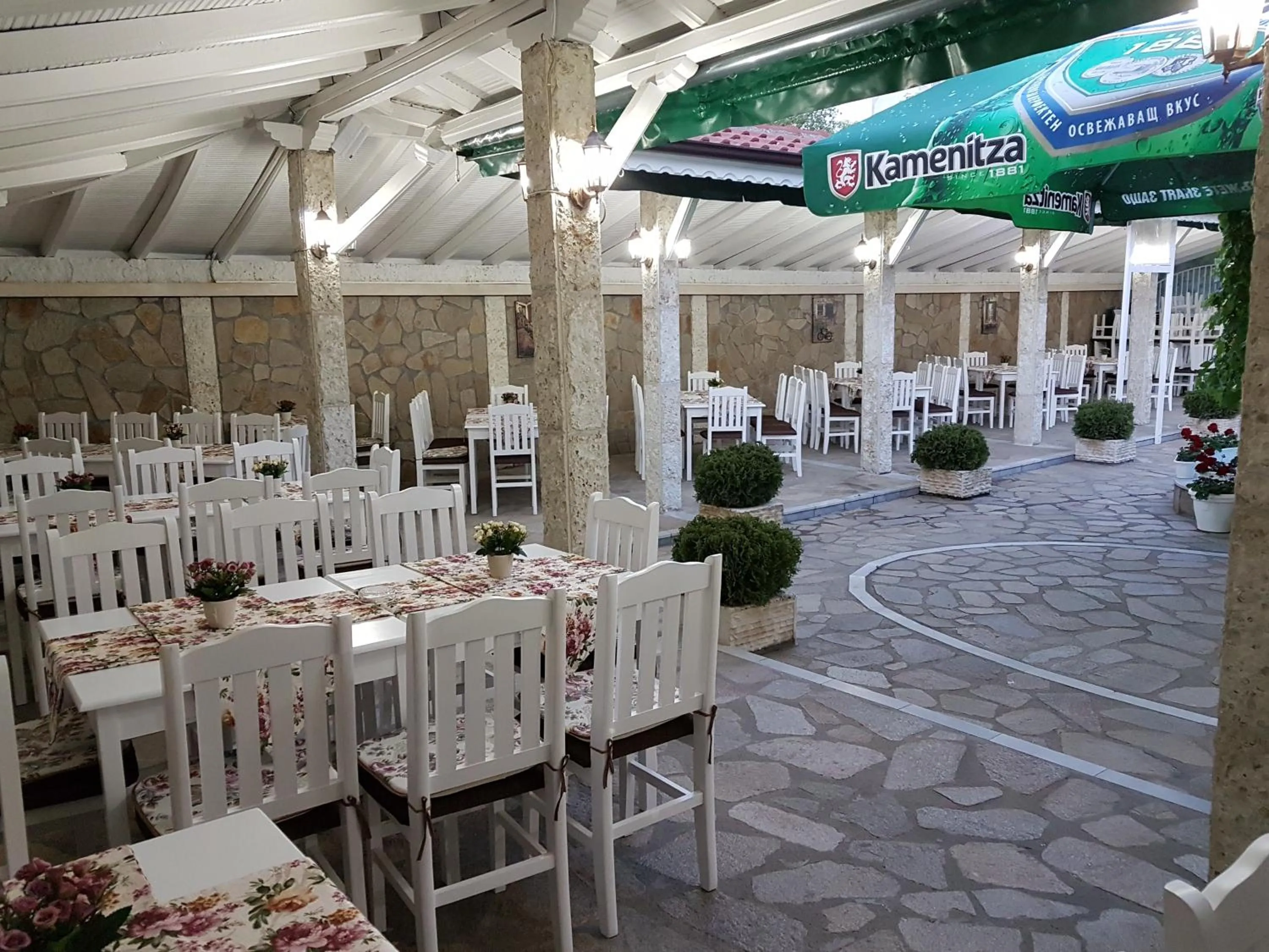 Restaurant/places to eat in Hotel Fantasy