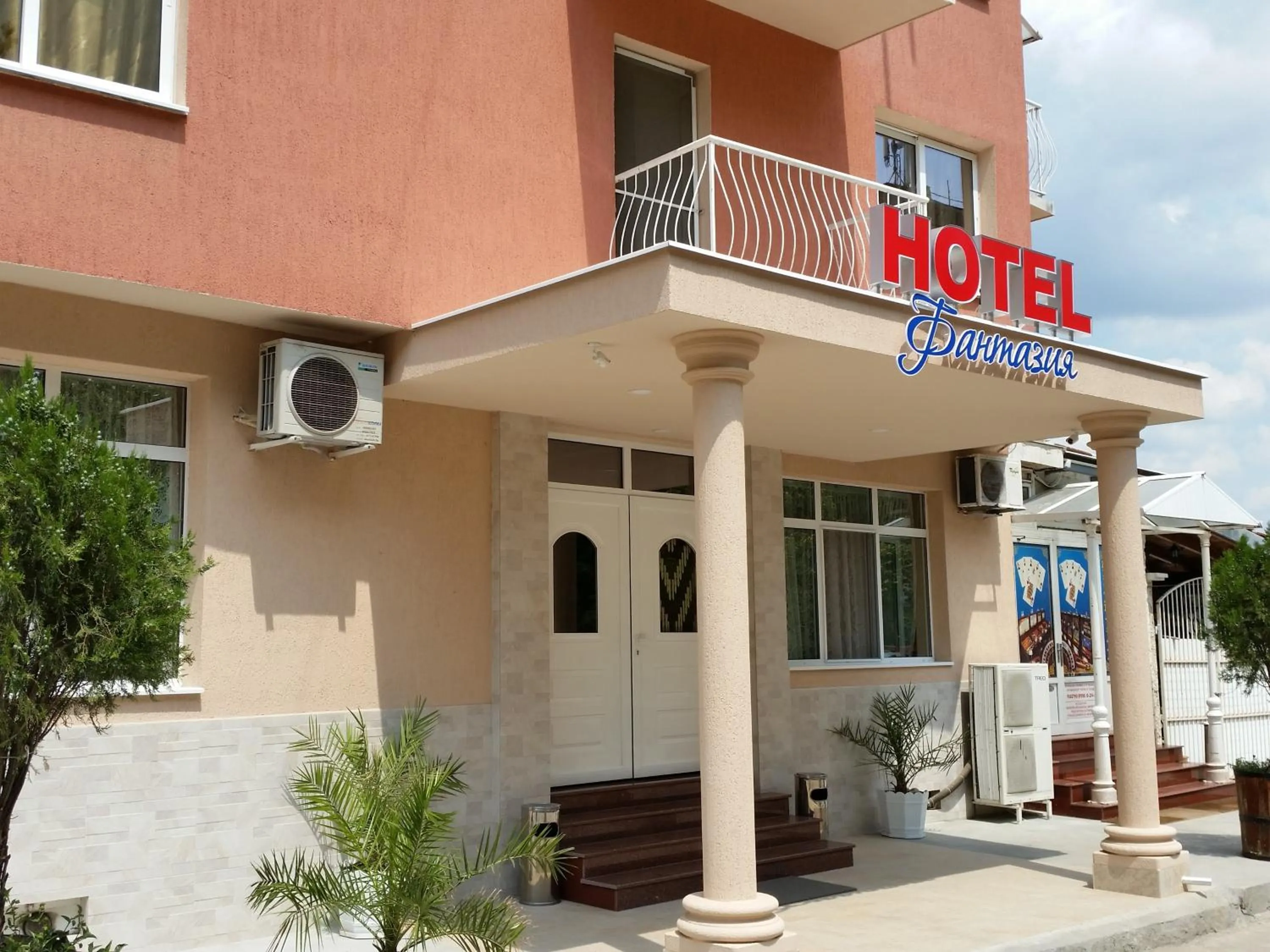 Facade/entrance in Hotel Fantasy
