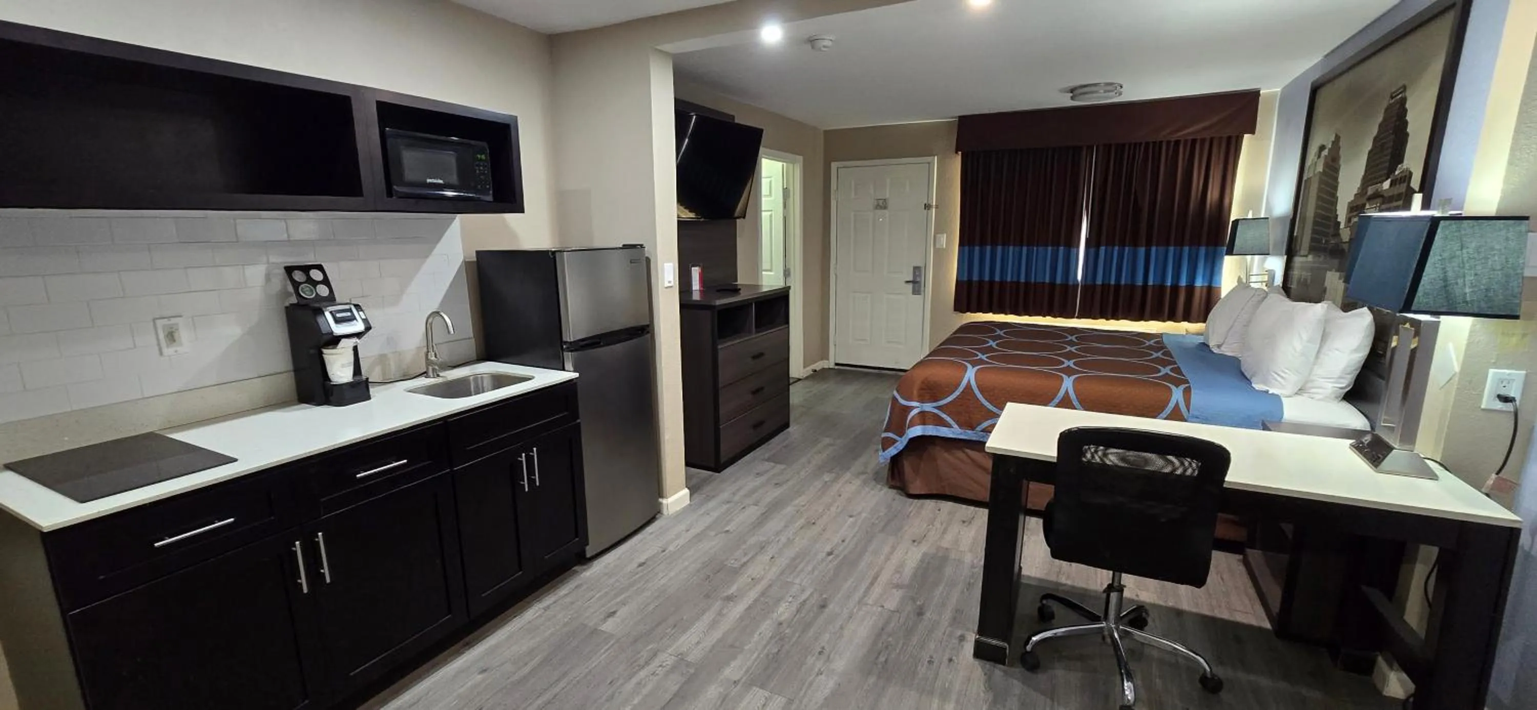 Photo of the whole room in Super 8 by Wyndham Corpus Christi Northwest