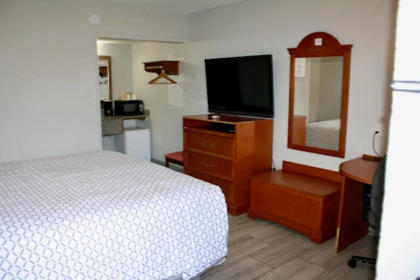 TV and multimedia, Bed in Budget Inn