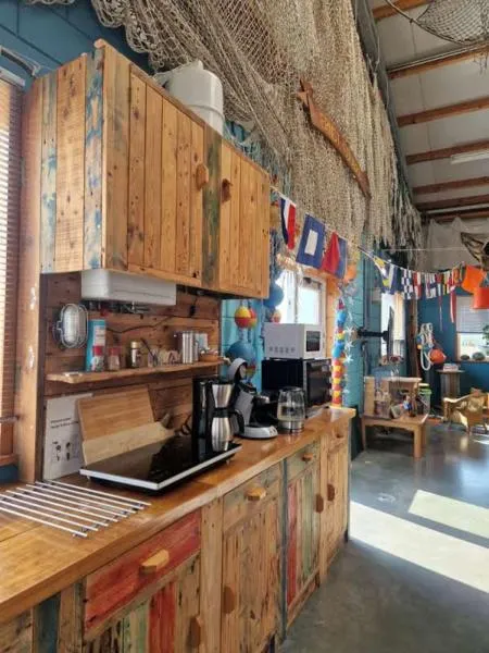 Kitchen or kitchenette in Slaaphuisjes LauwersmeerPlezier!