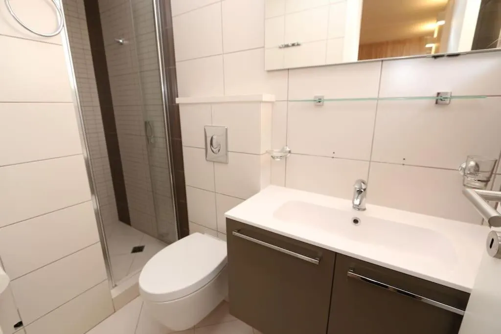 Shower in Kristal Paris Resort