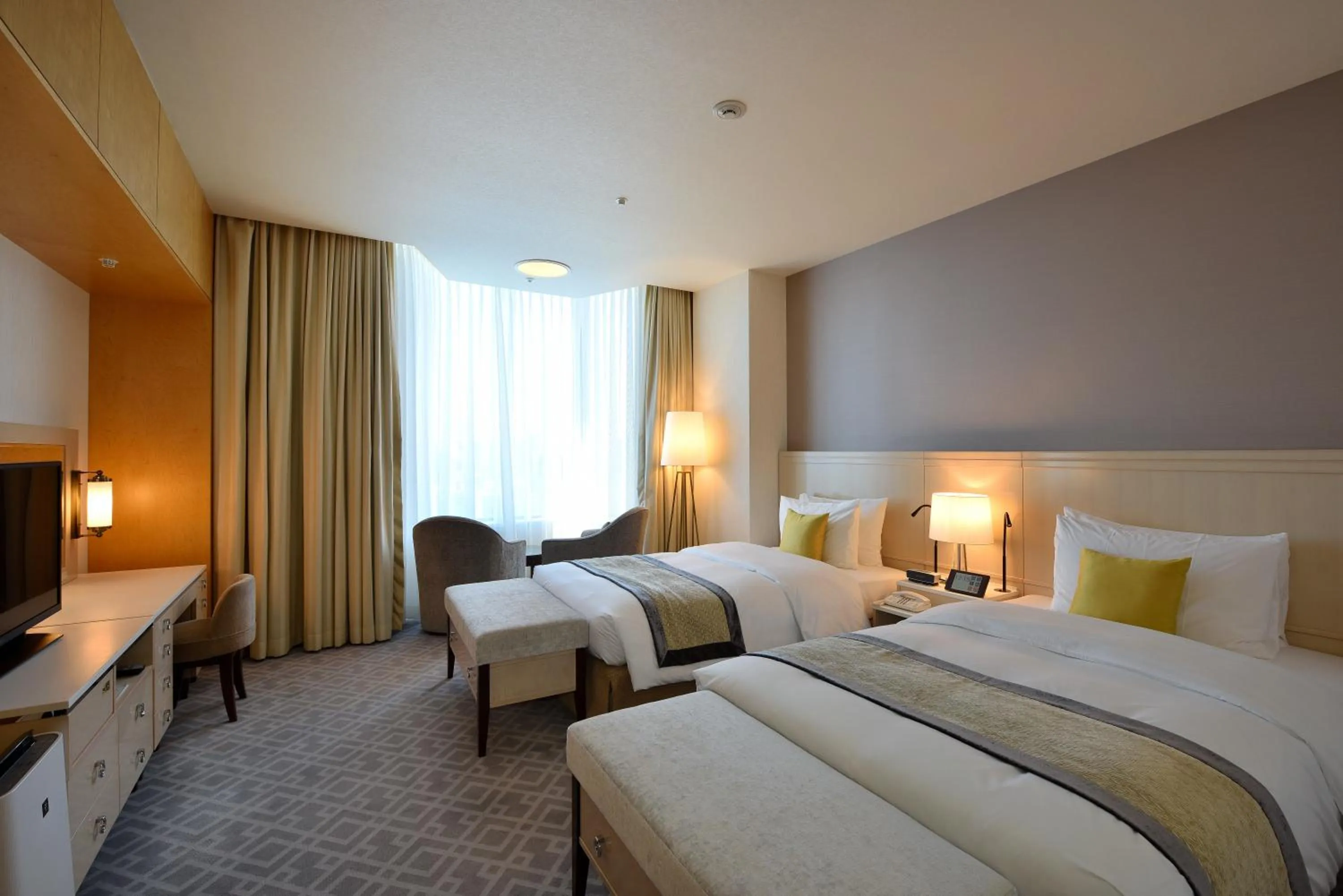 Photo of the whole room, Bed in Imperial Hotel Tokyo