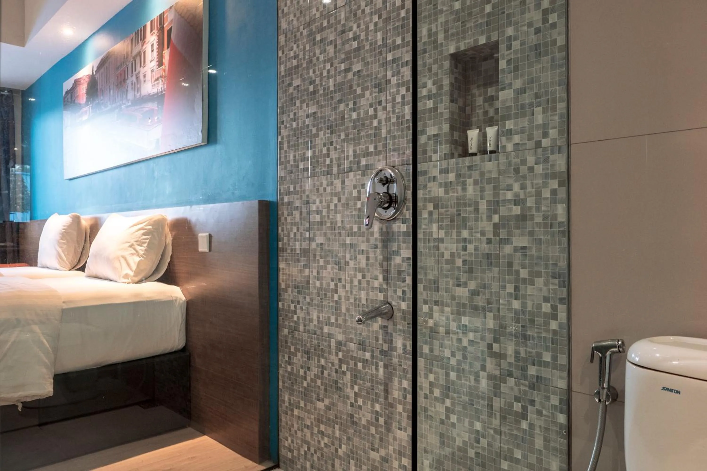 Shower, Bed in The Hills Batam