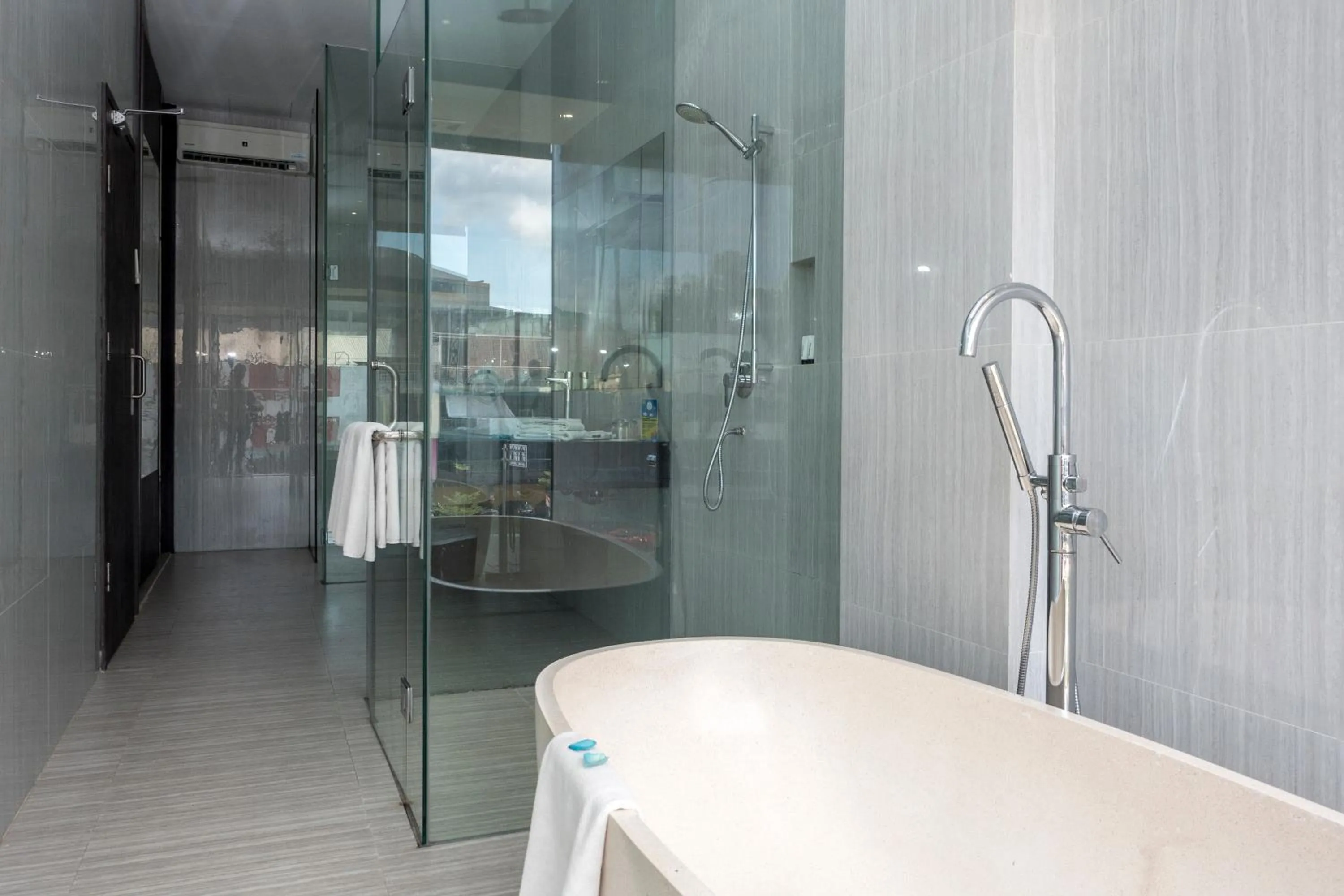 Bath in The Hills Batam