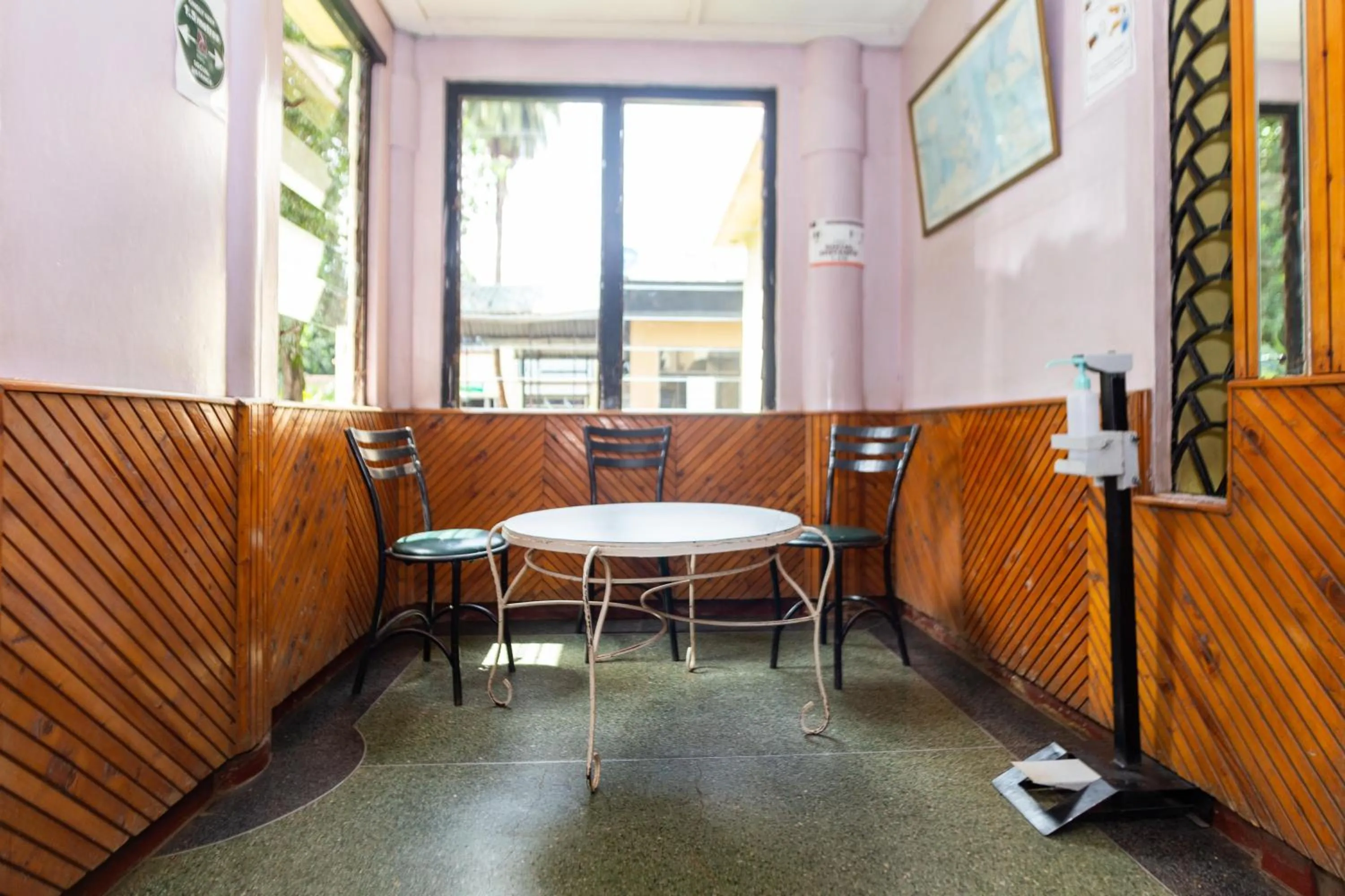 Restaurant/places to eat in Impala Hotel Parklands