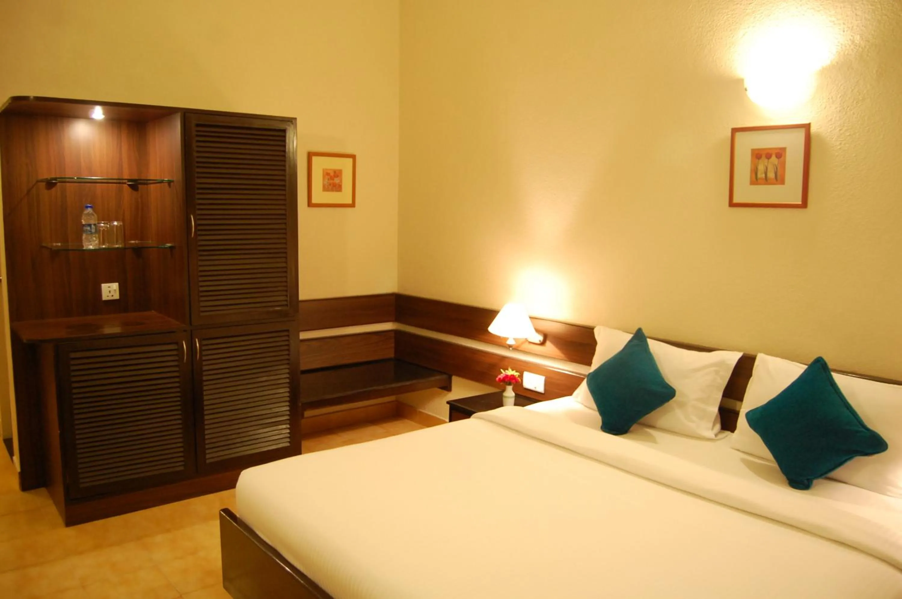 Photo of the whole room, Bed in Green Pastures - A Hill Country Resort