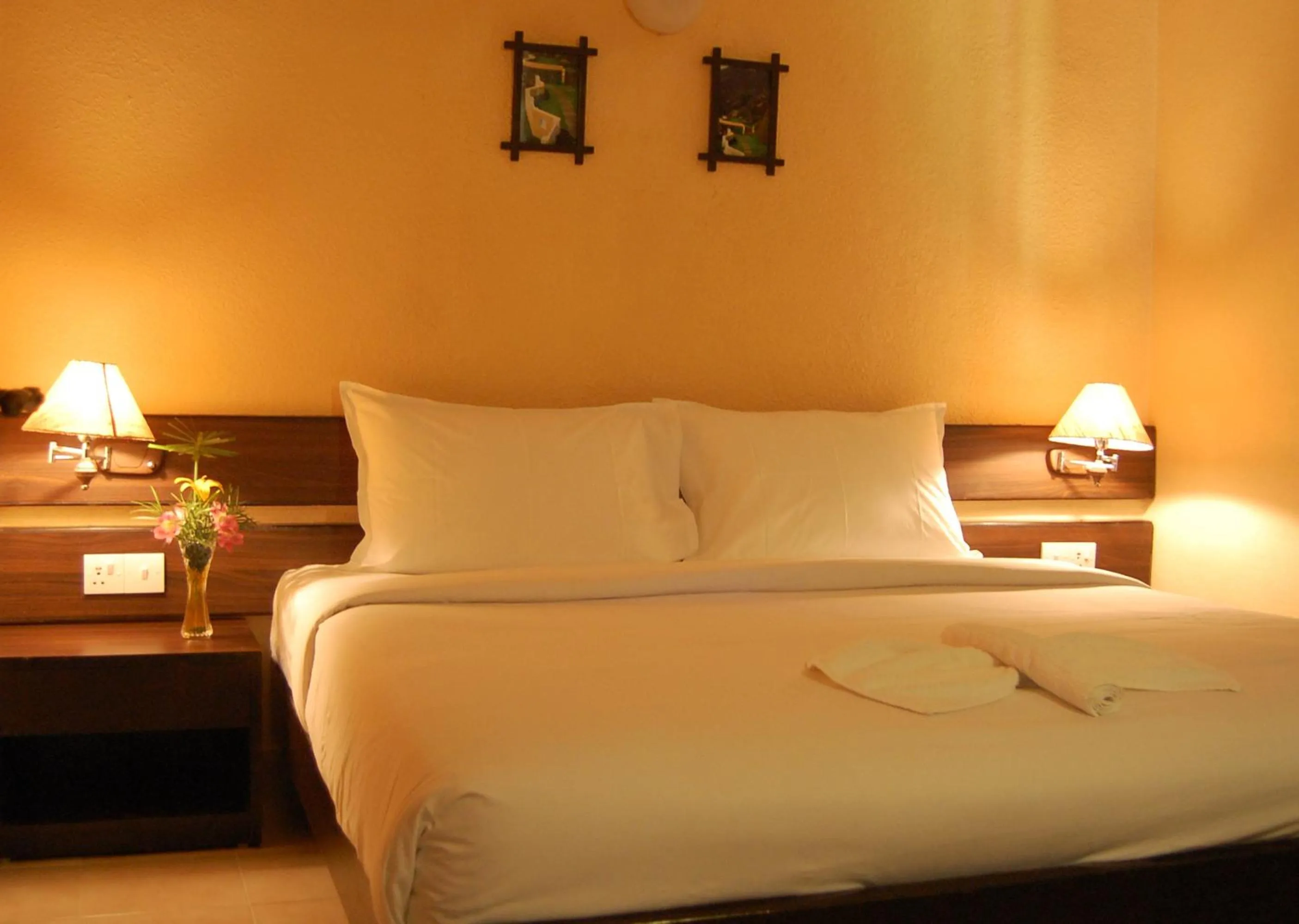 Bedroom, Bed in Green Pastures - A Hill Country Resort