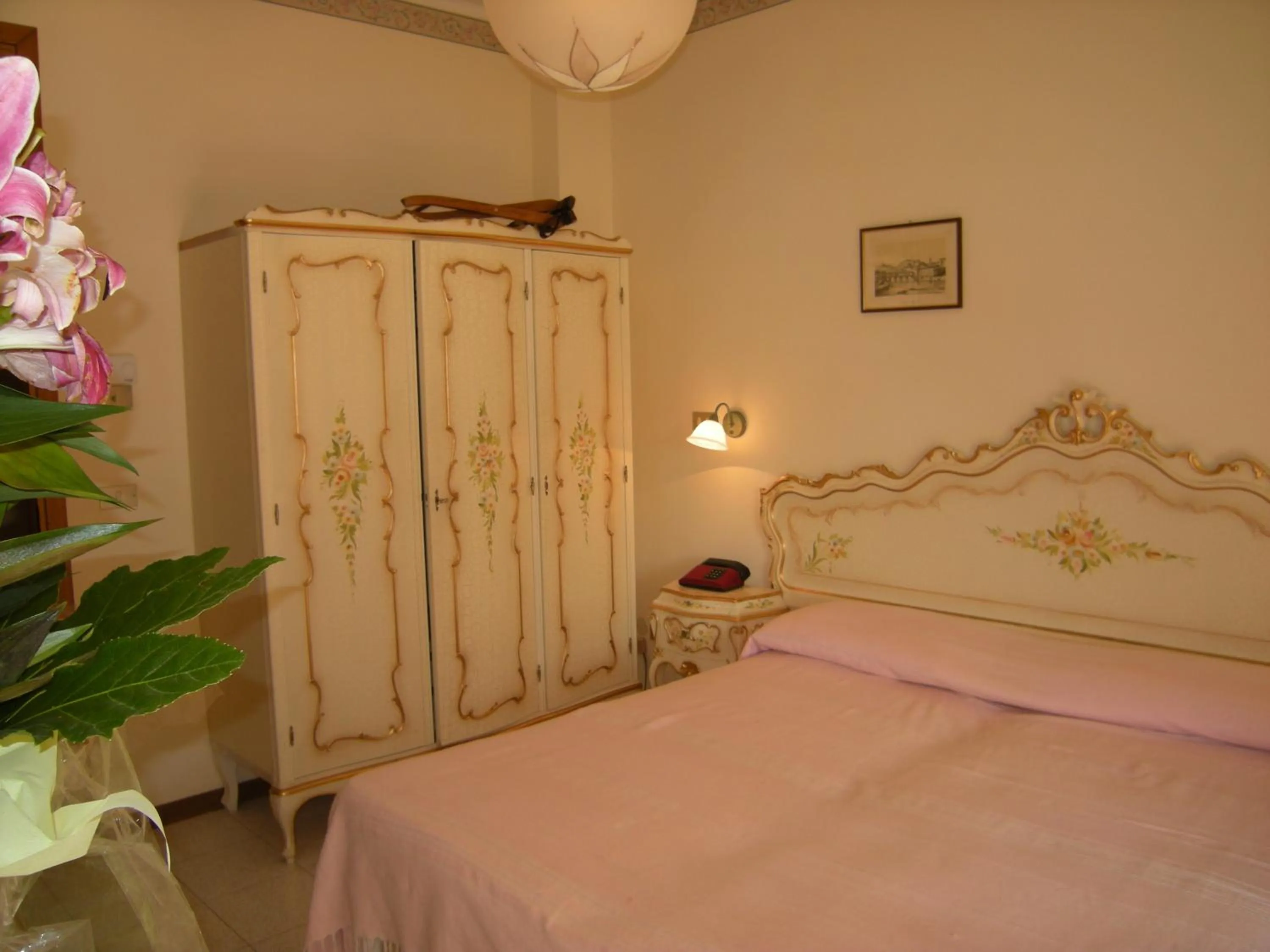 Decorative detail, Bed in Hotel Continental