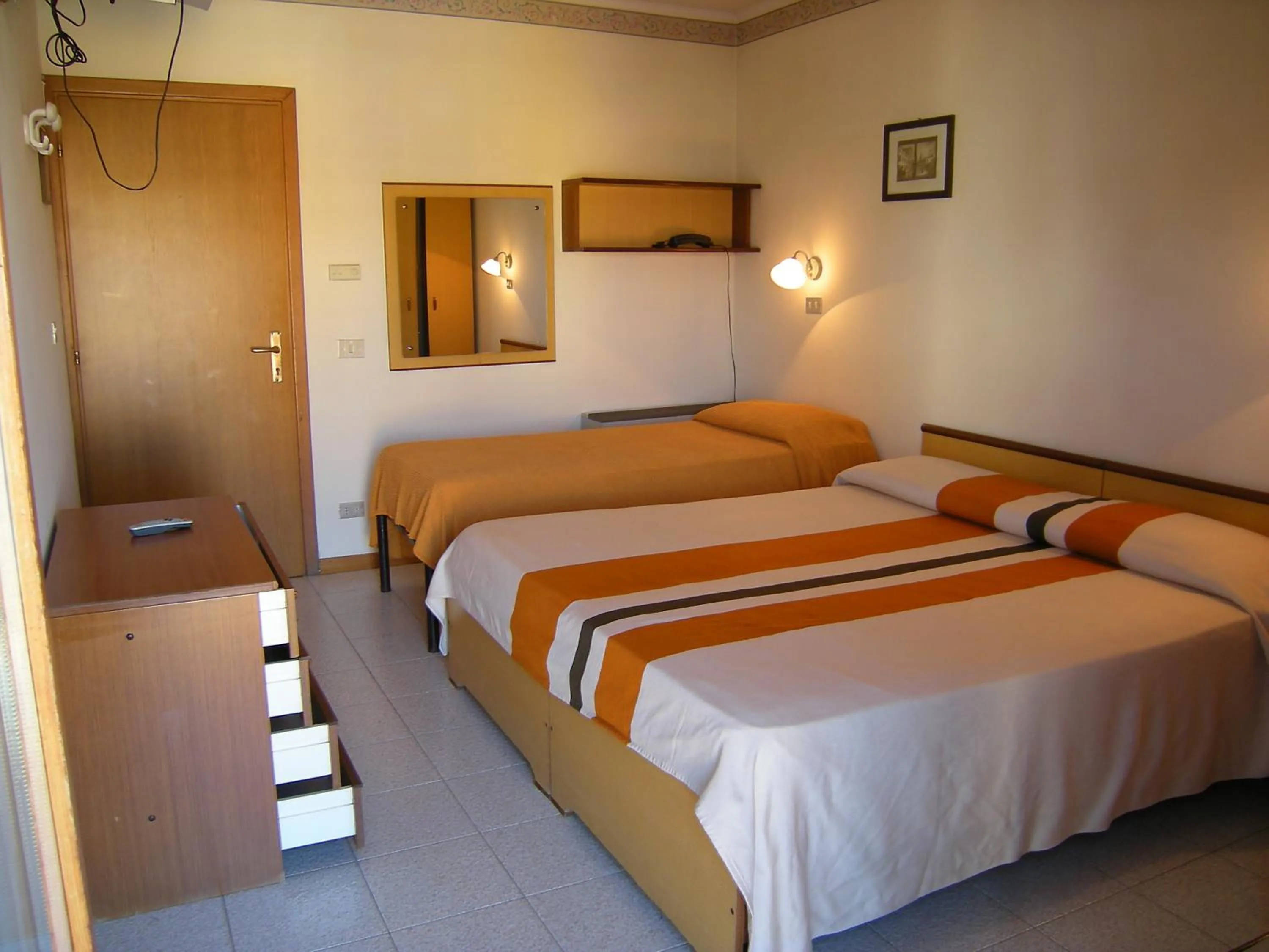 Photo of the whole room, Bed in Hotel Continental