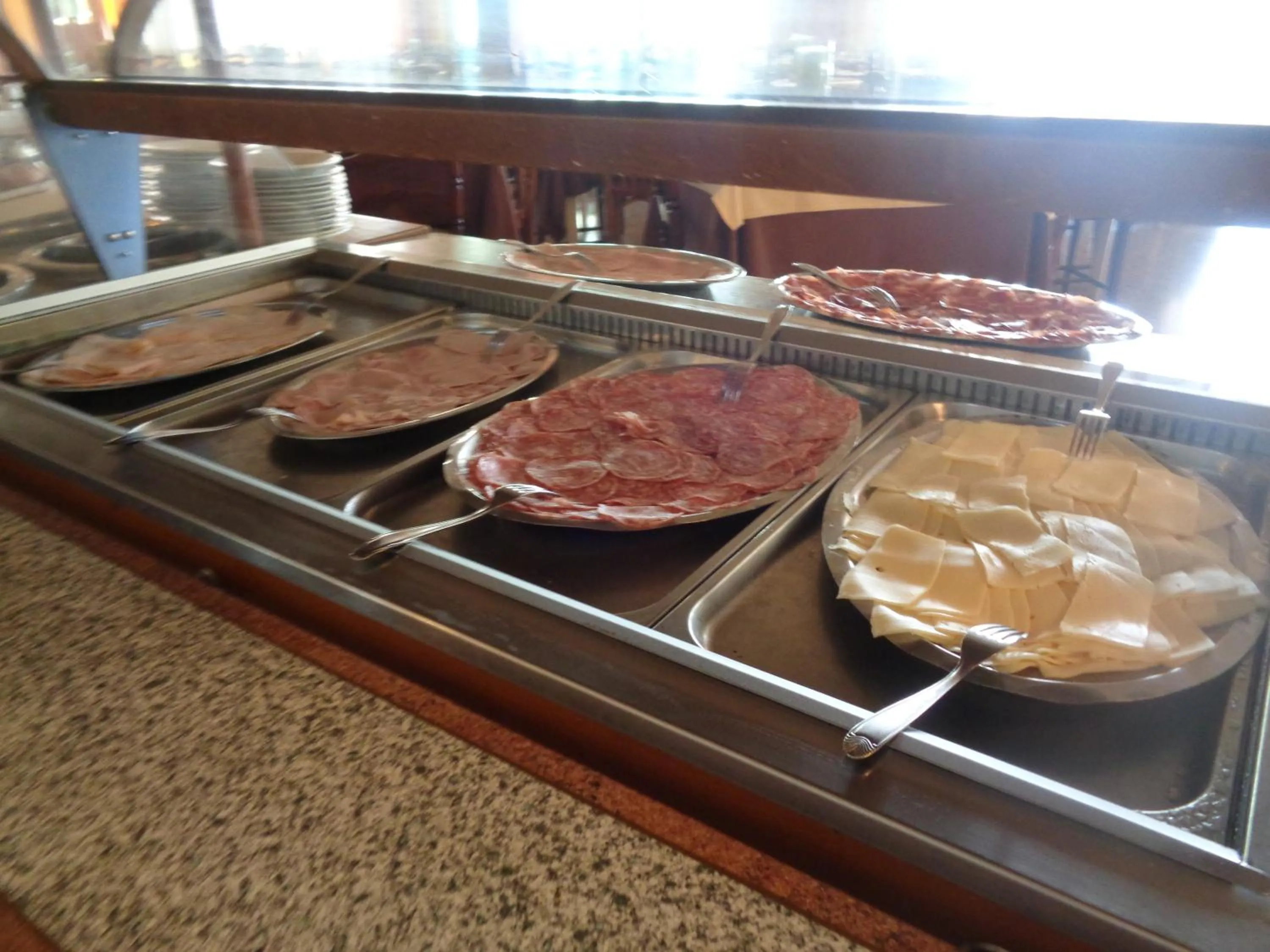 Restaurant/places to eat in Hotel Continental