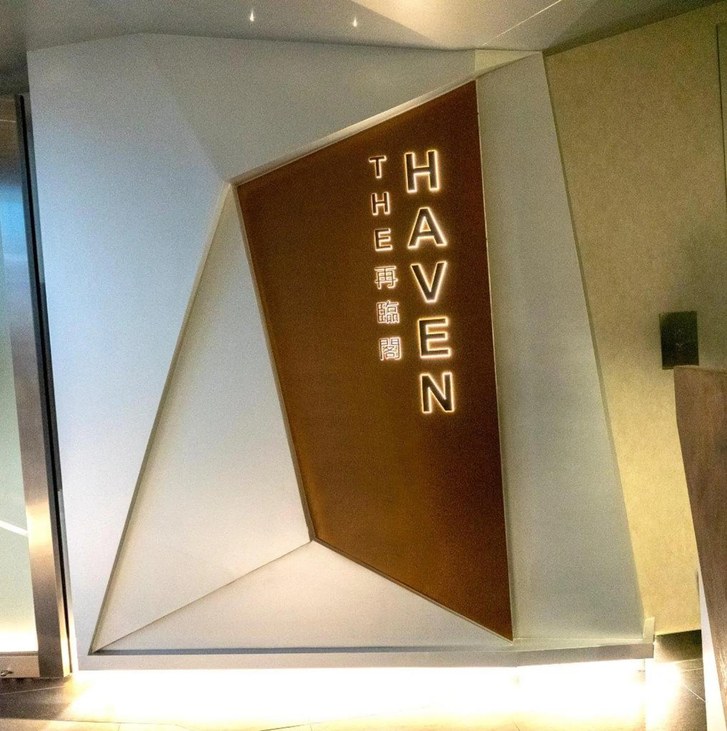 Logo/Certificate/Sign in The Salisbury - YMCA of Hong Kong