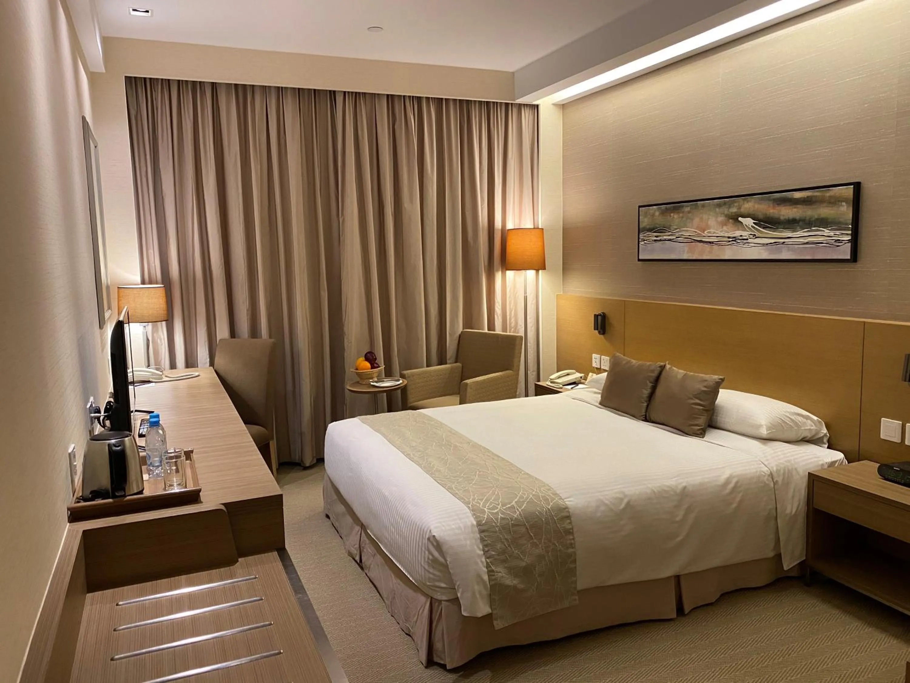 Bedroom, Bed in The Salisbury - YMCA of Hong Kong