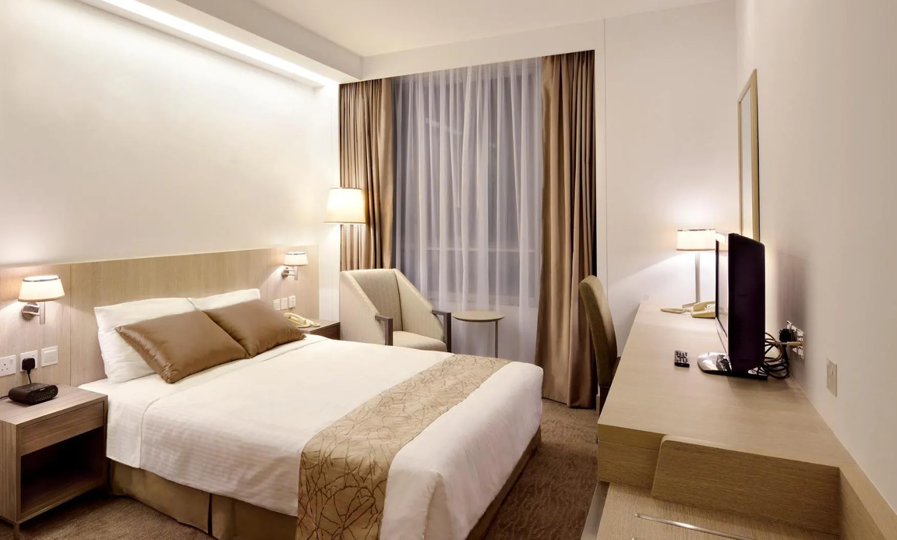 Bedroom, Bed in The Salisbury - YMCA of Hong Kong