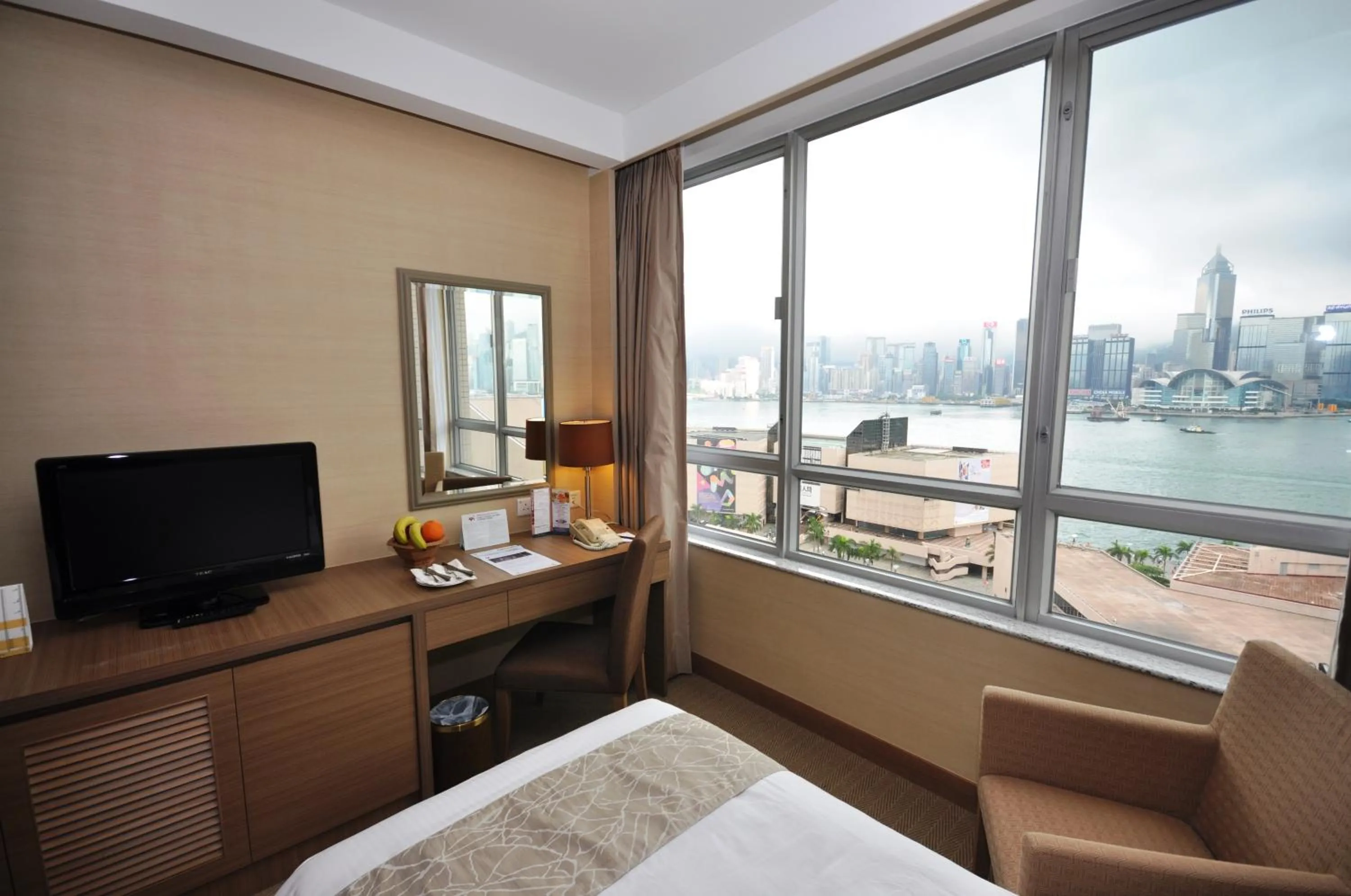 View (from property/room), Bed in The Salisbury - YMCA of Hong Kong
