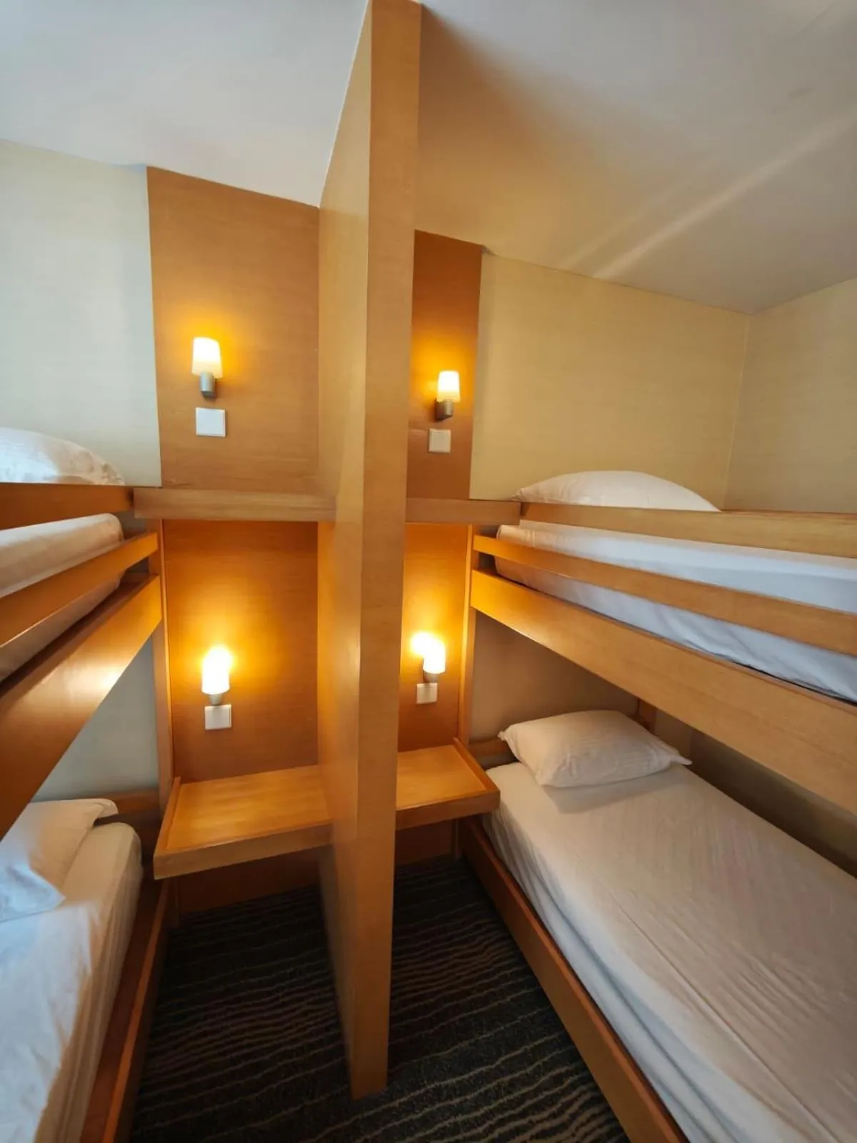 bunk bed, Bed in The Salisbury - YMCA of Hong Kong