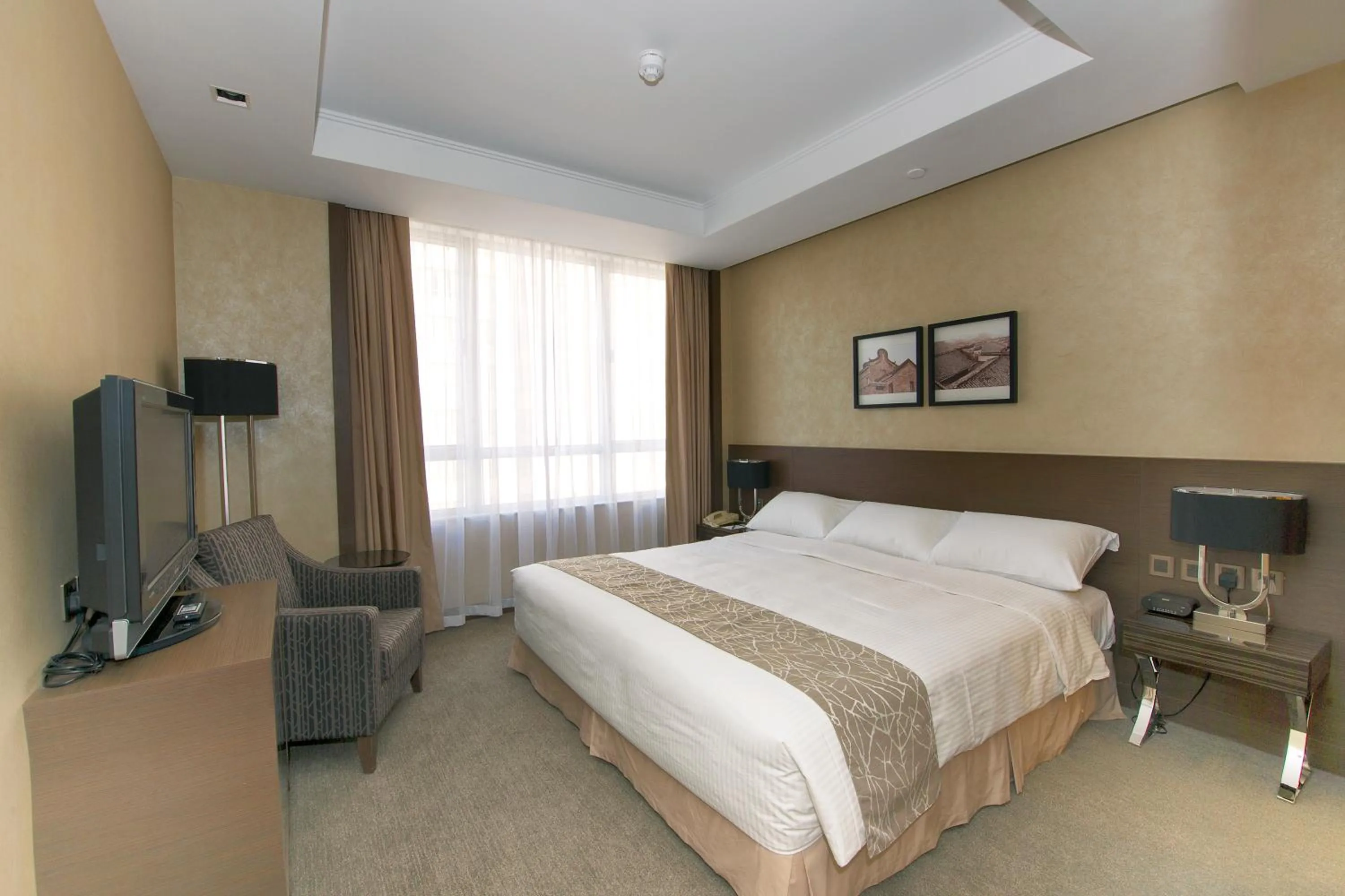 Photo of the whole room, Bed in The Salisbury - YMCA of Hong Kong