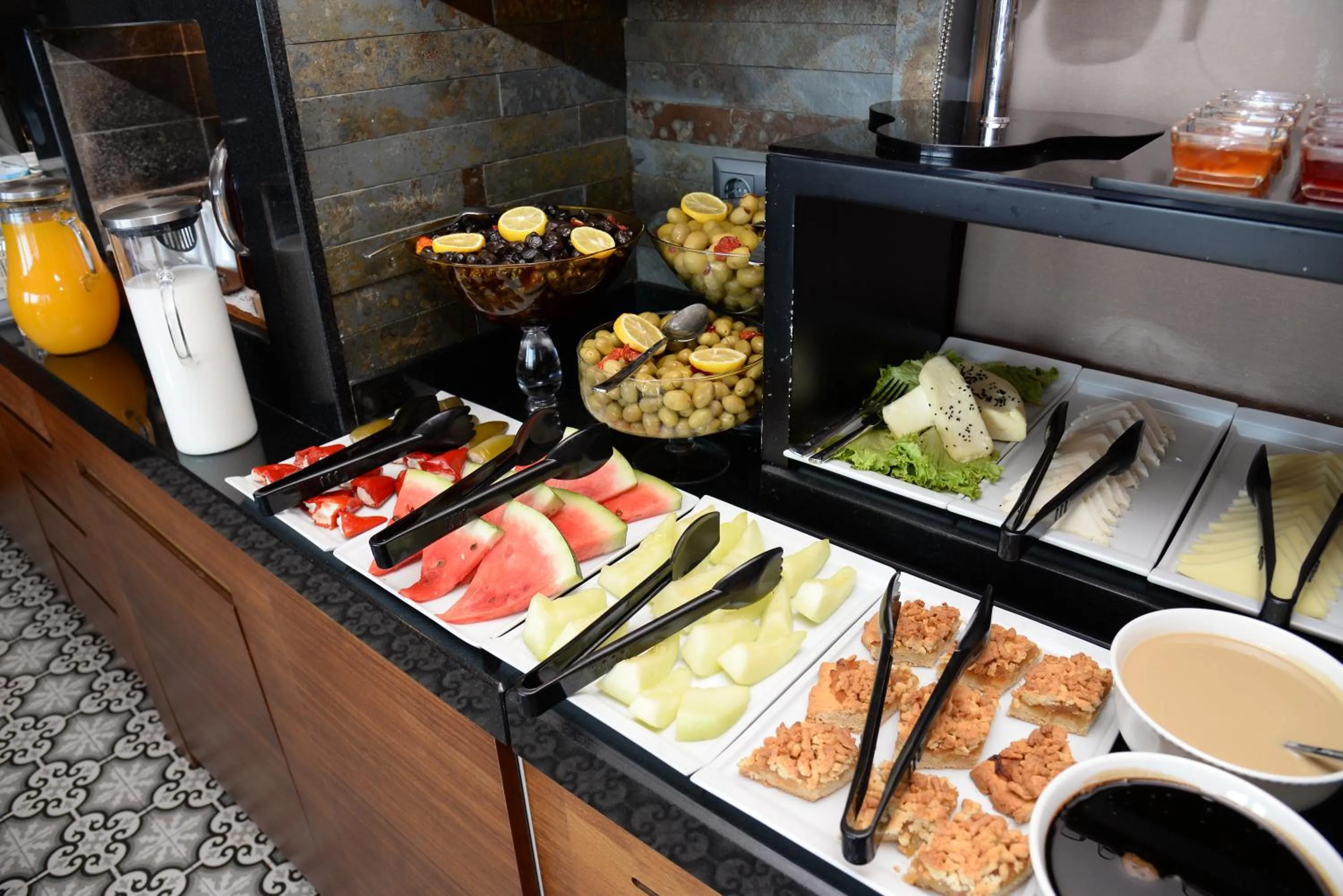 Buffet breakfast in Pera Luna Residence