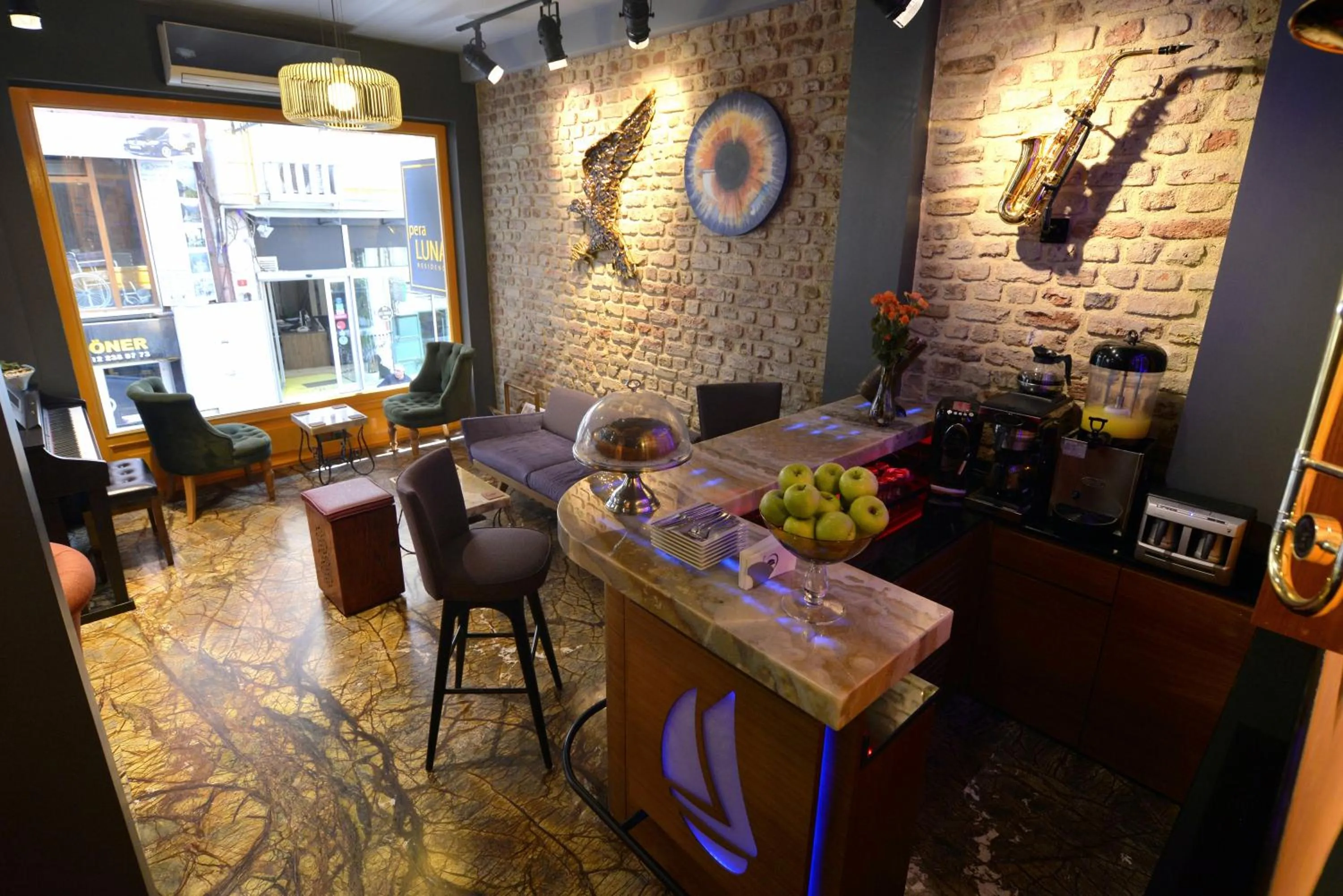 Coffee/tea facilities in Pera Luna Residence