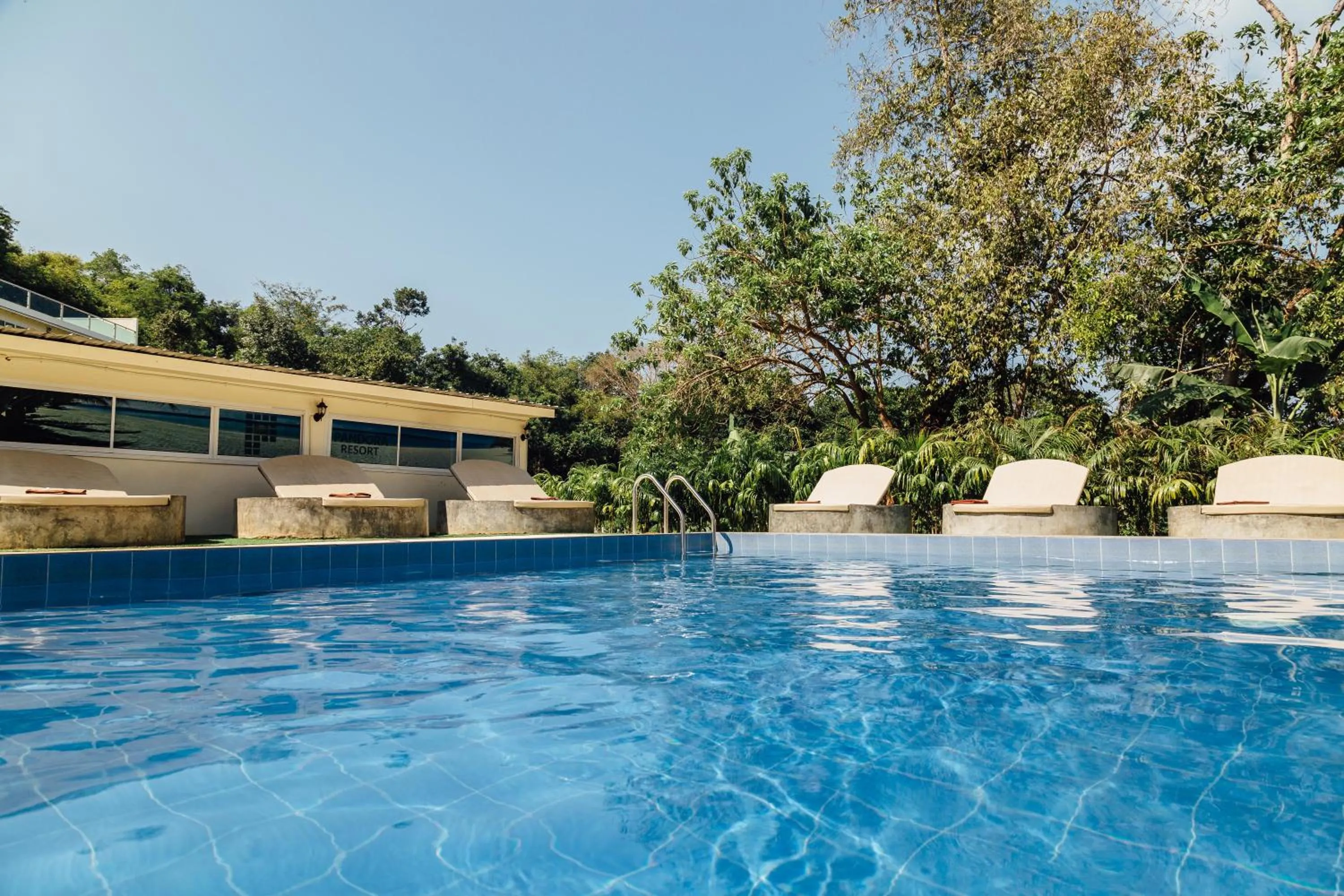Swimming pool in Pandora
