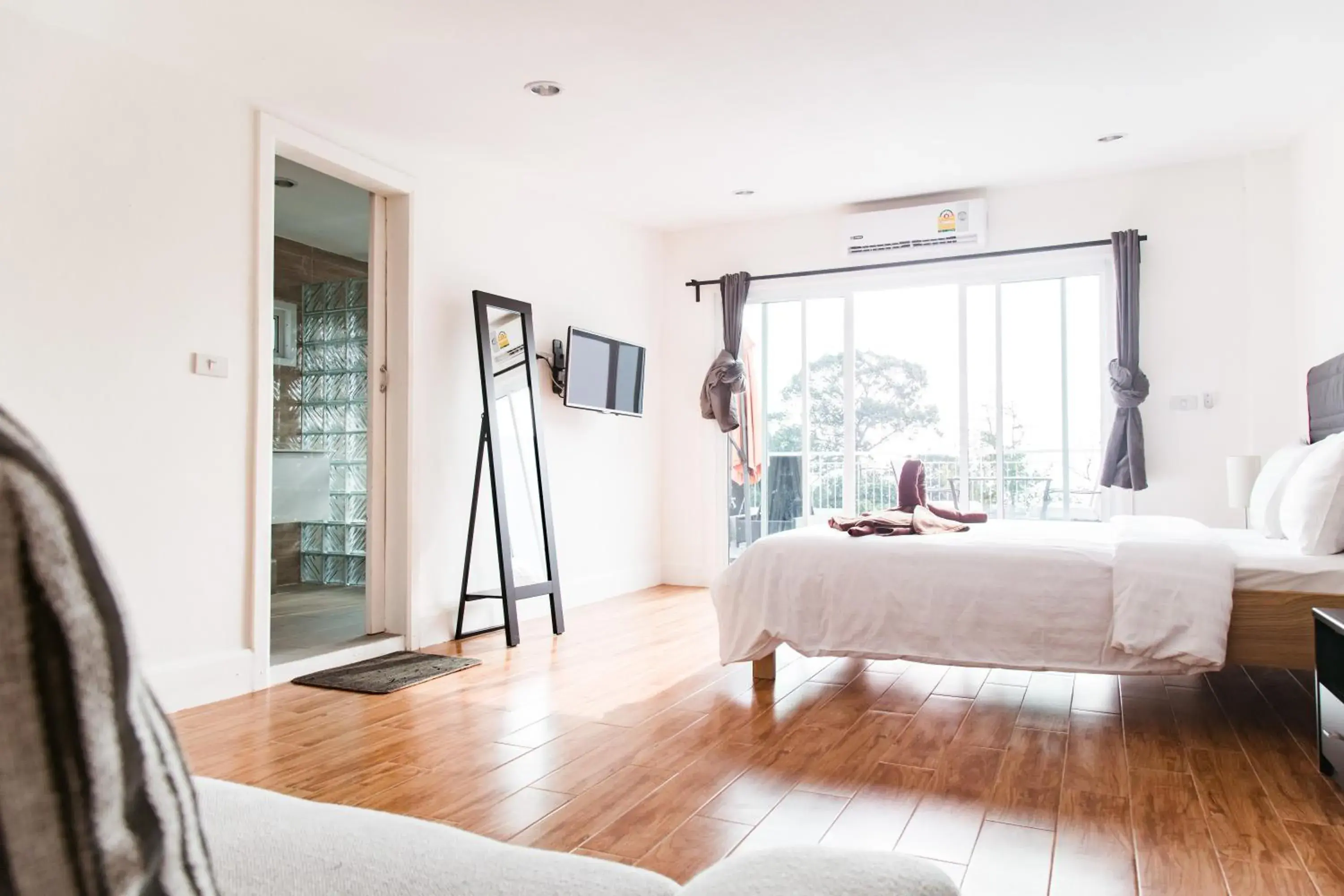 Three-Bedroom Apartment with Terrace in Pandora Three-Bedroom Apartment with Terrace in Pandora