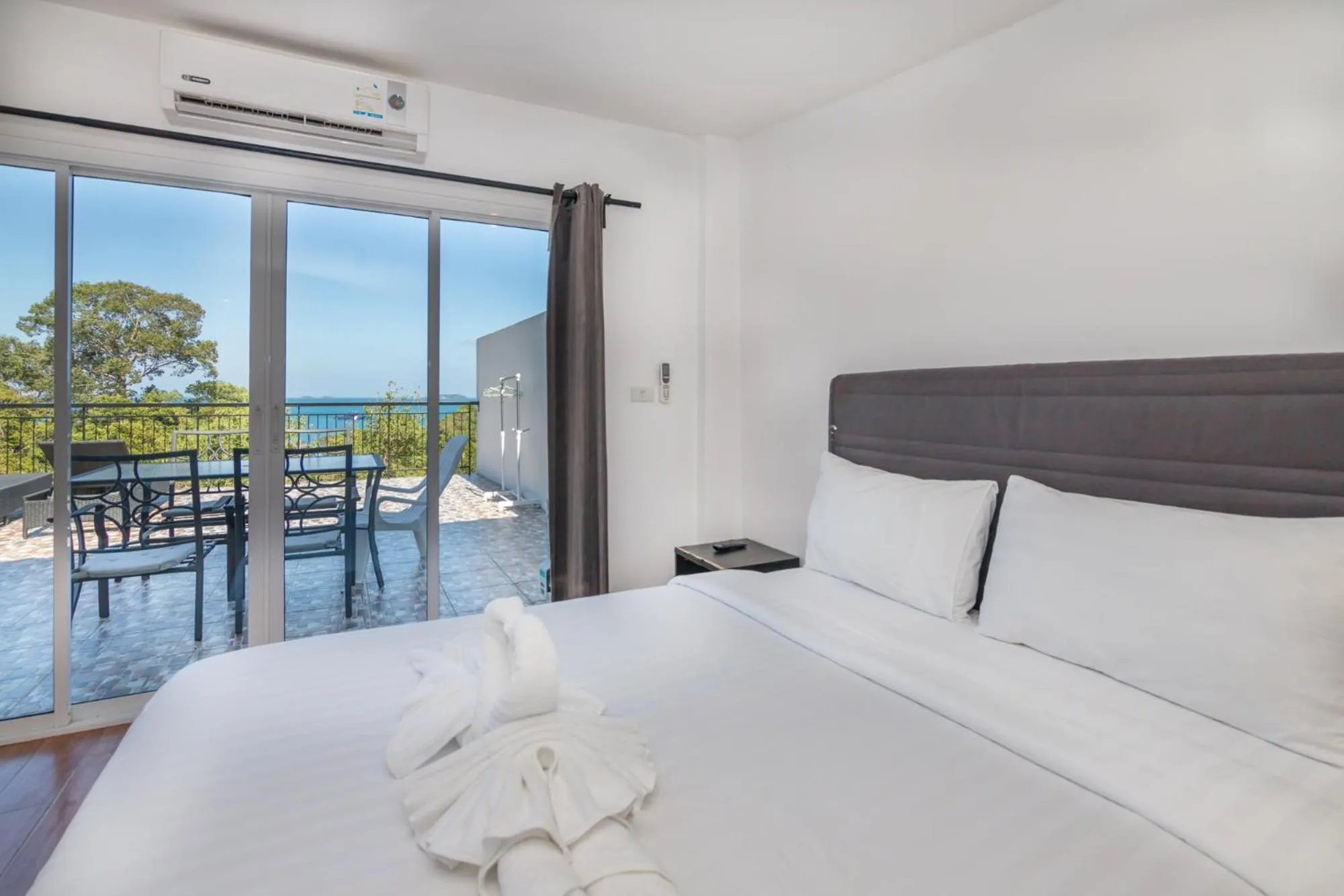 Bedroom, Bed in Pandora