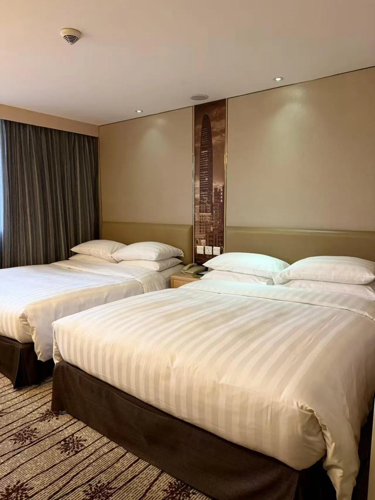 Bed in Metropark Hotel Mongkok