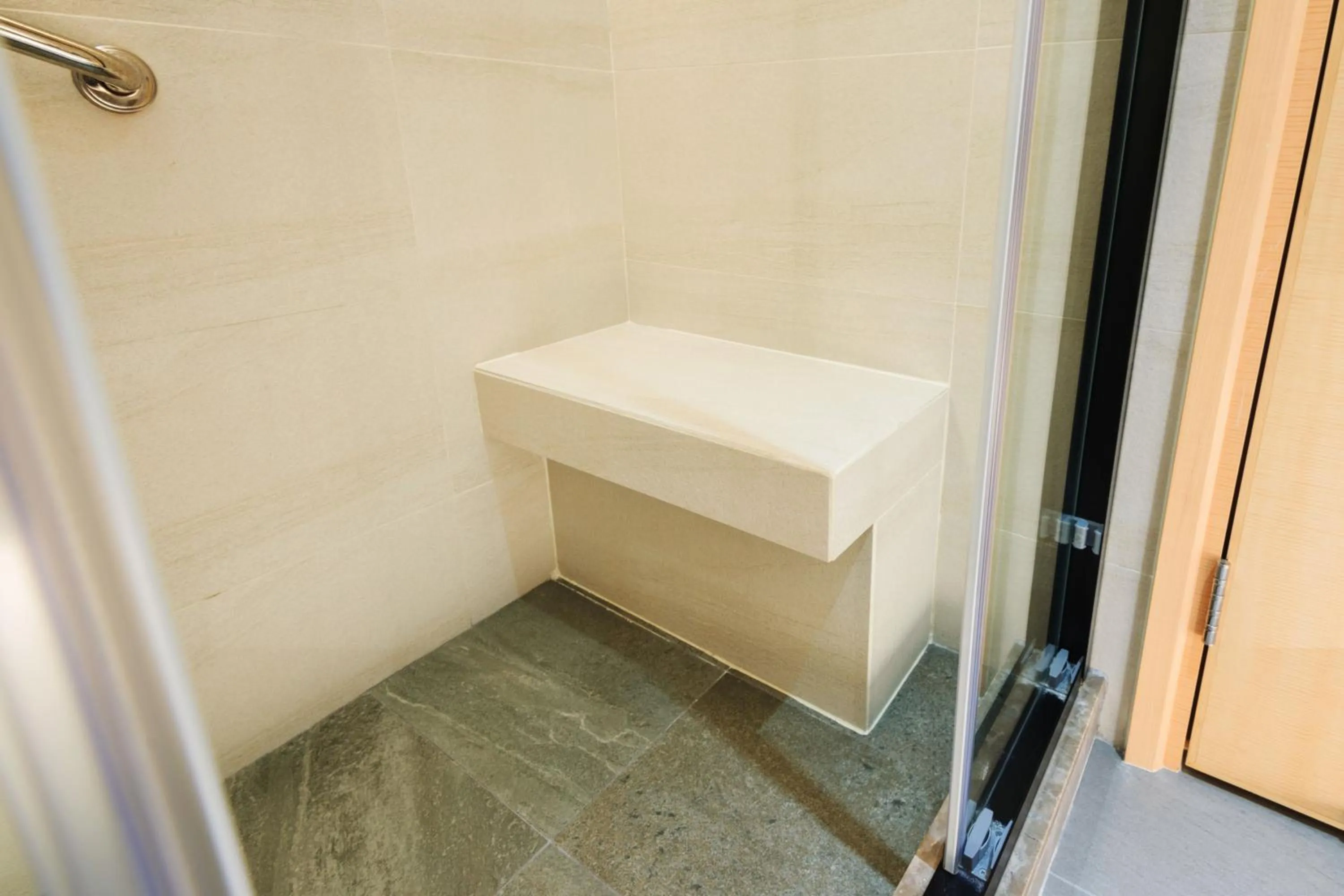 Bathroom in Metropark Hotel Mongkok