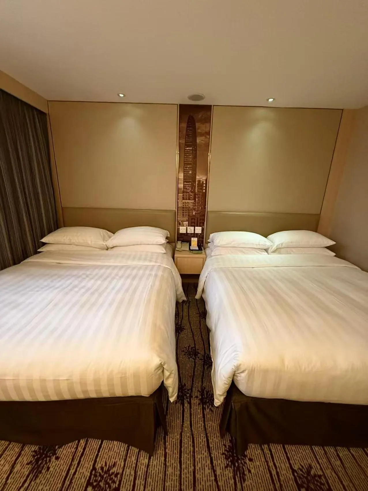 Bed in Metropark Hotel Mongkok
