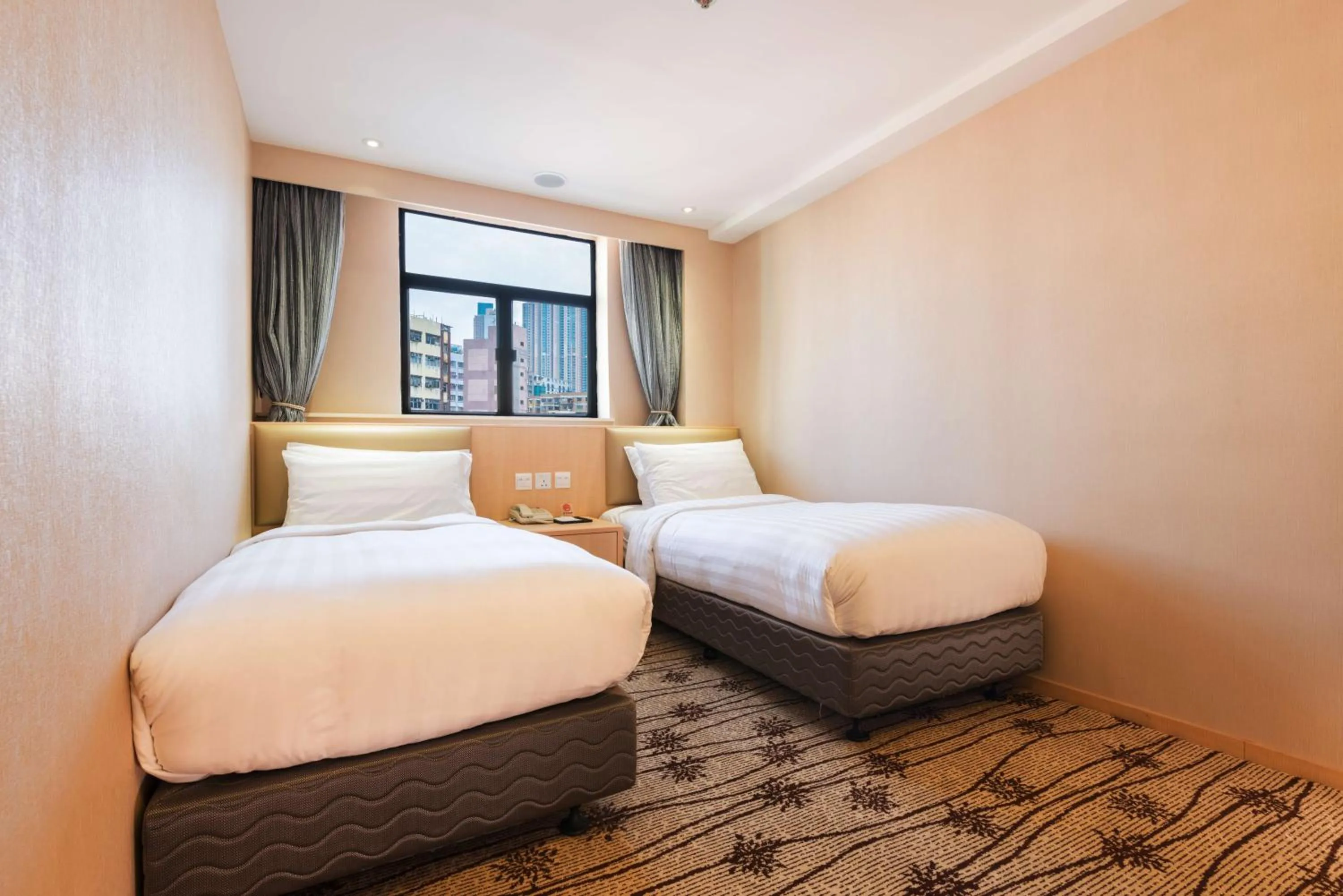 Bed in Metropark Hotel Mongkok