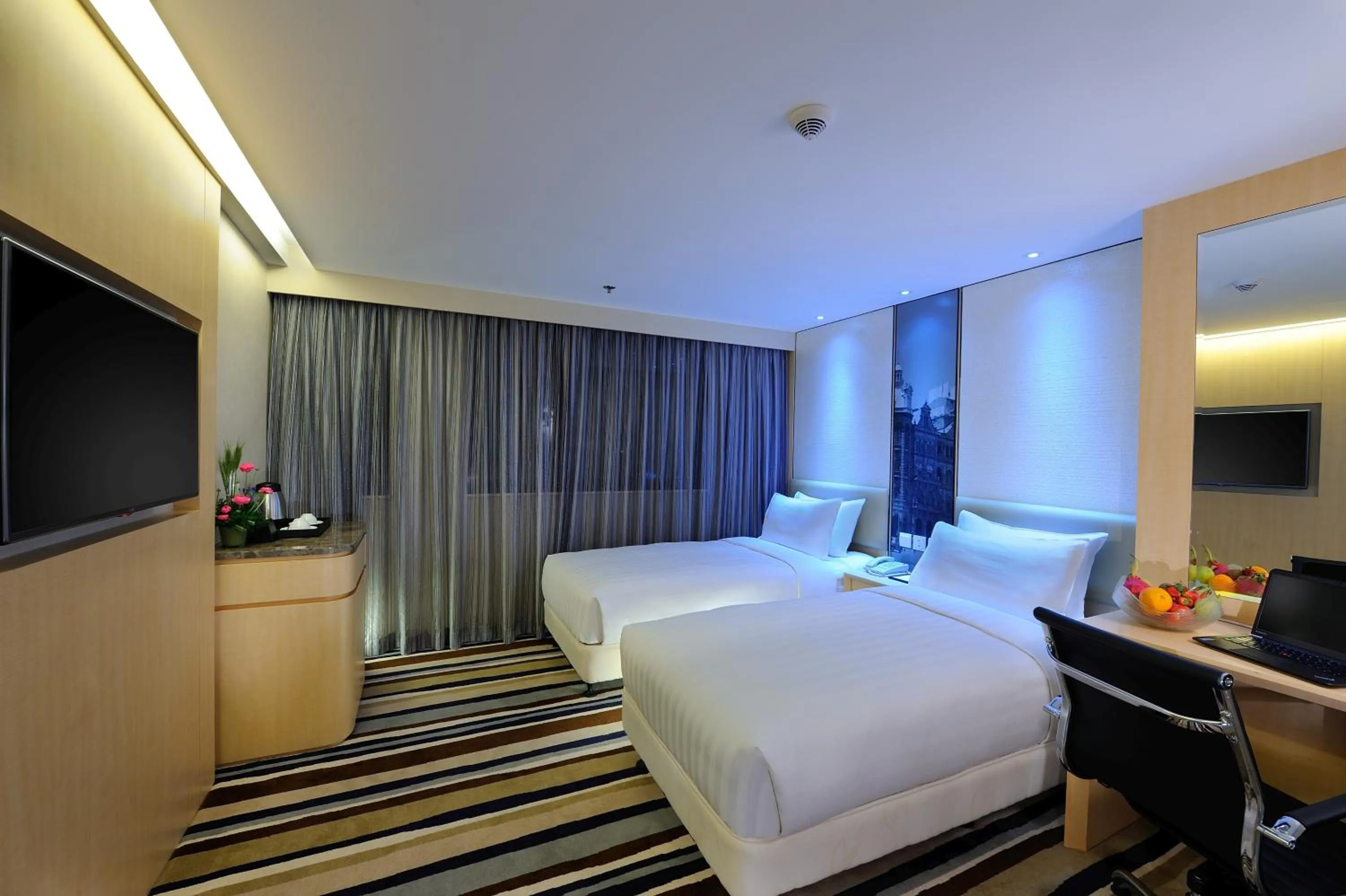 Bed in Metropark Hotel Mongkok