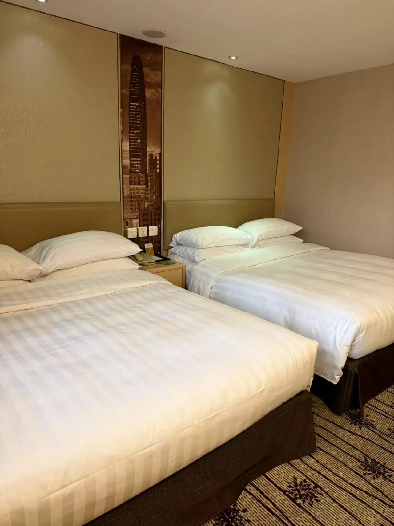 Bed in Metropark Hotel Mongkok