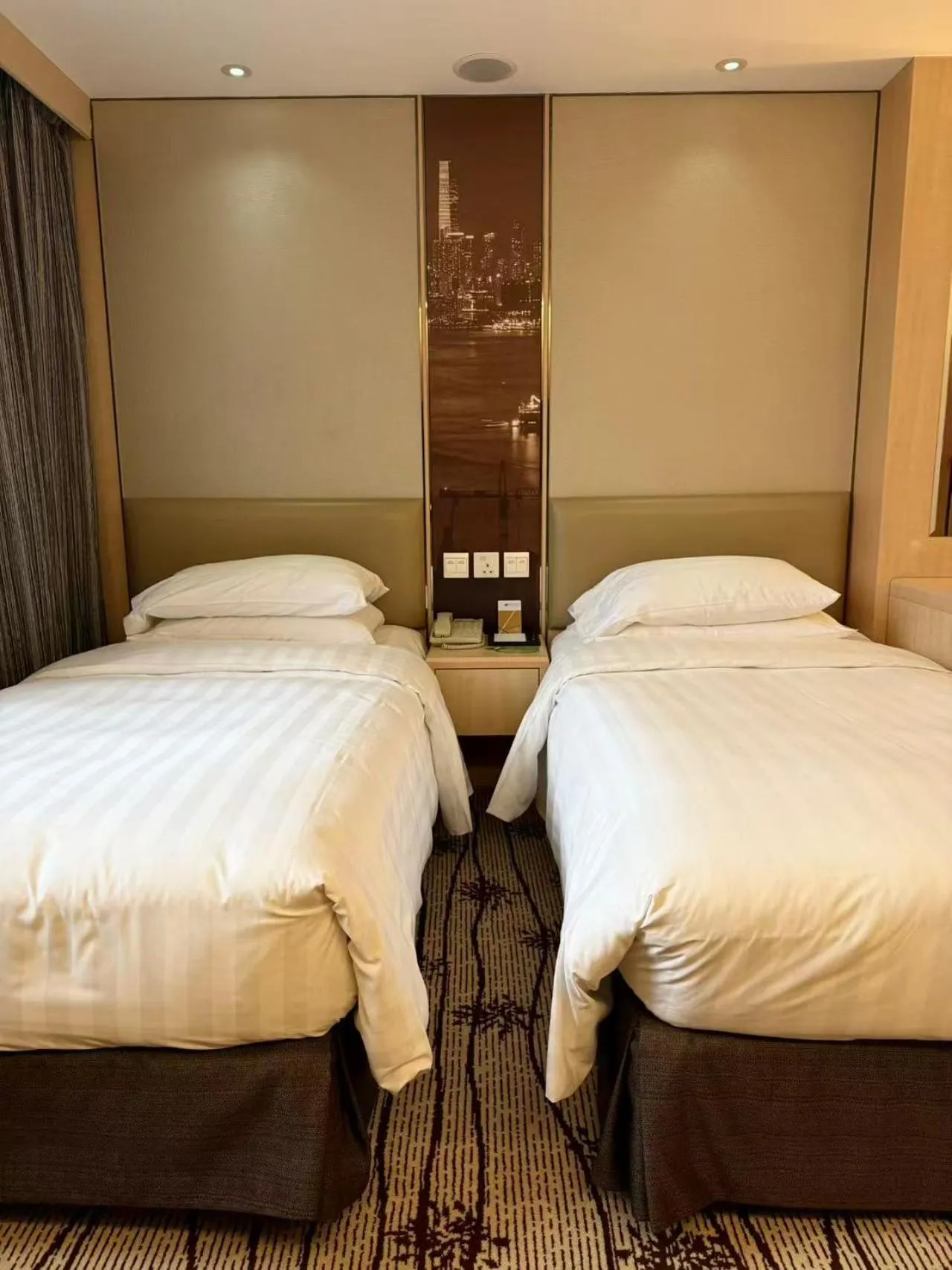 Bed in Metropark Hotel Mongkok