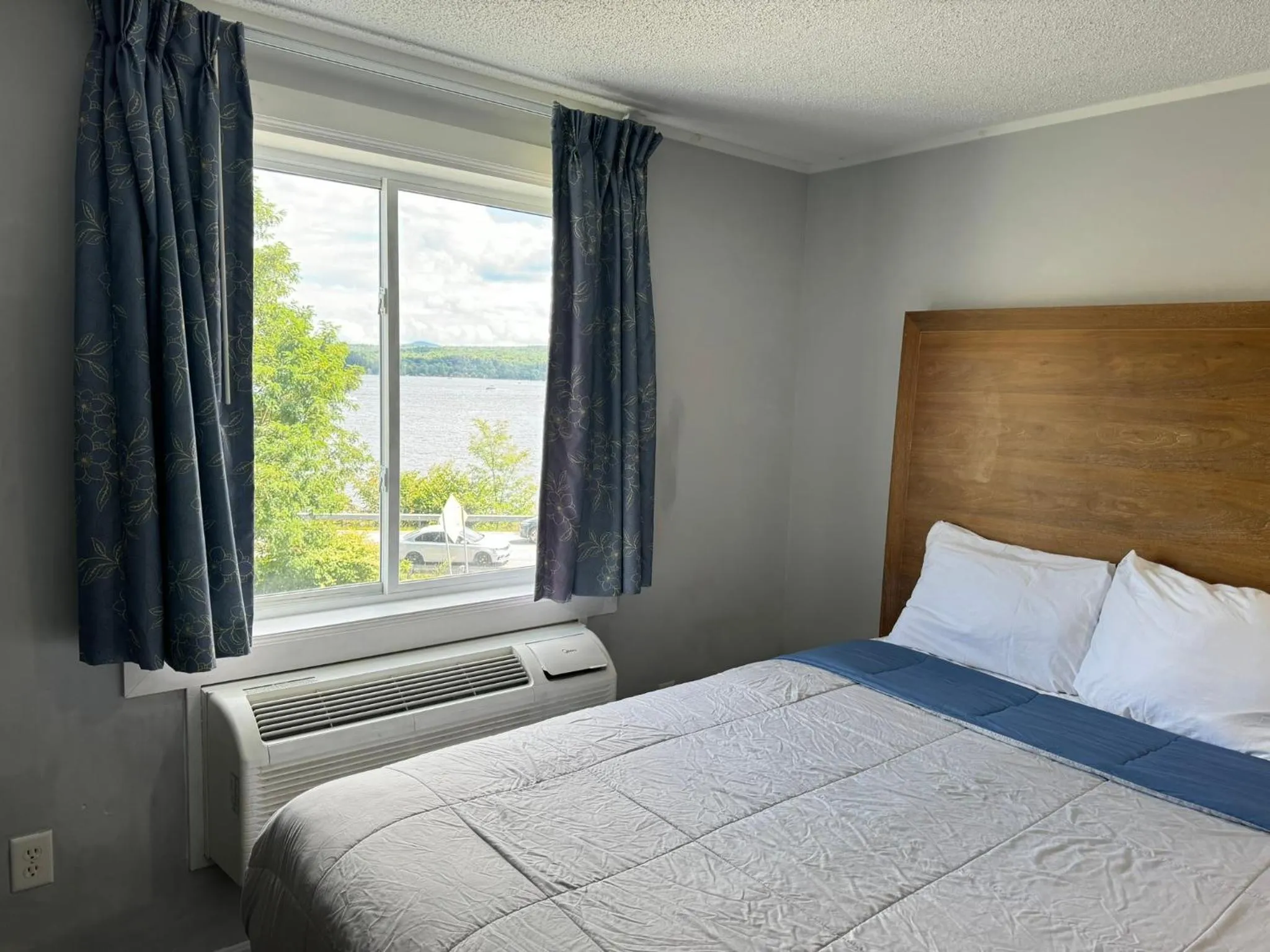 Bed in Winnisquam Lake Inn