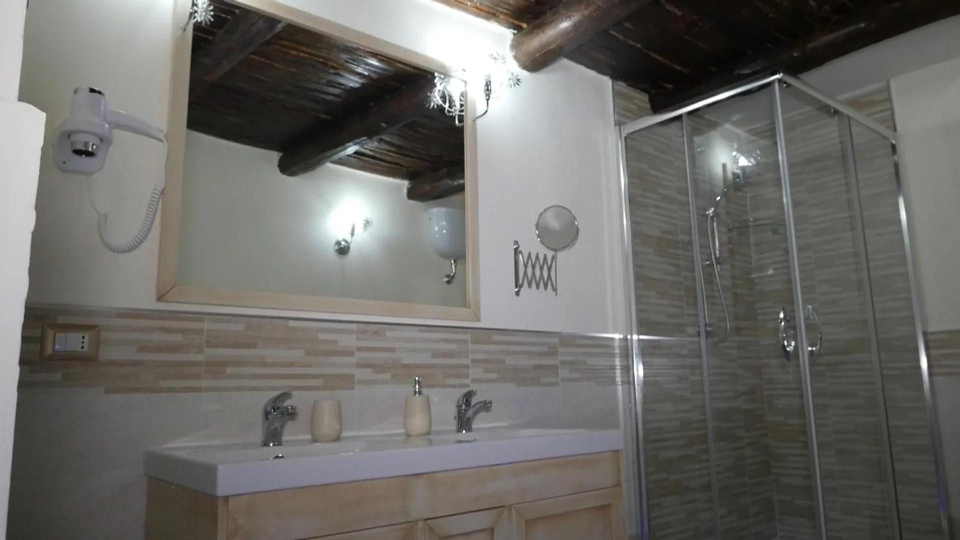 Shower in B&B Punto Stella