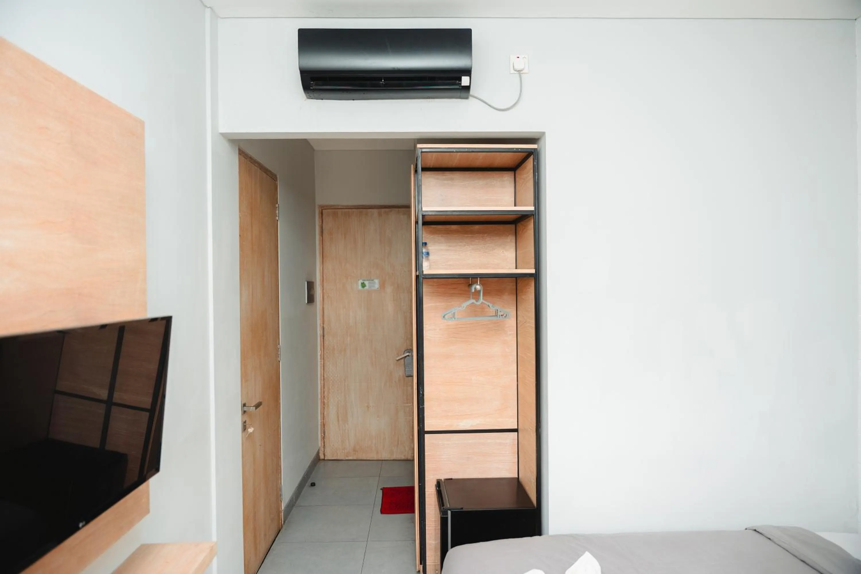 wardrobe, Bed in Gemini Star Hotel Kuta