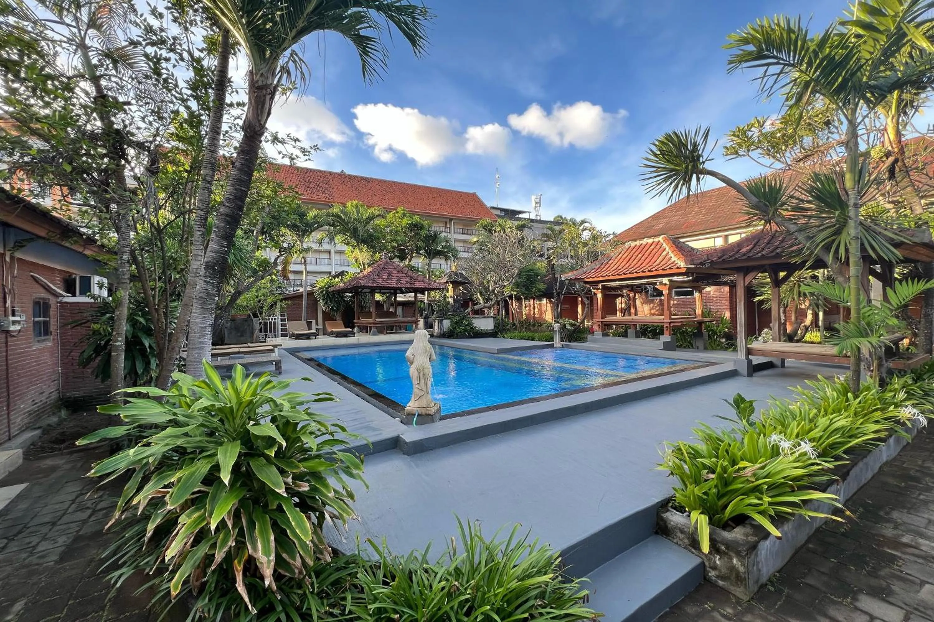 Swimming pool in Ayu Lili Garden Hotel Kuta