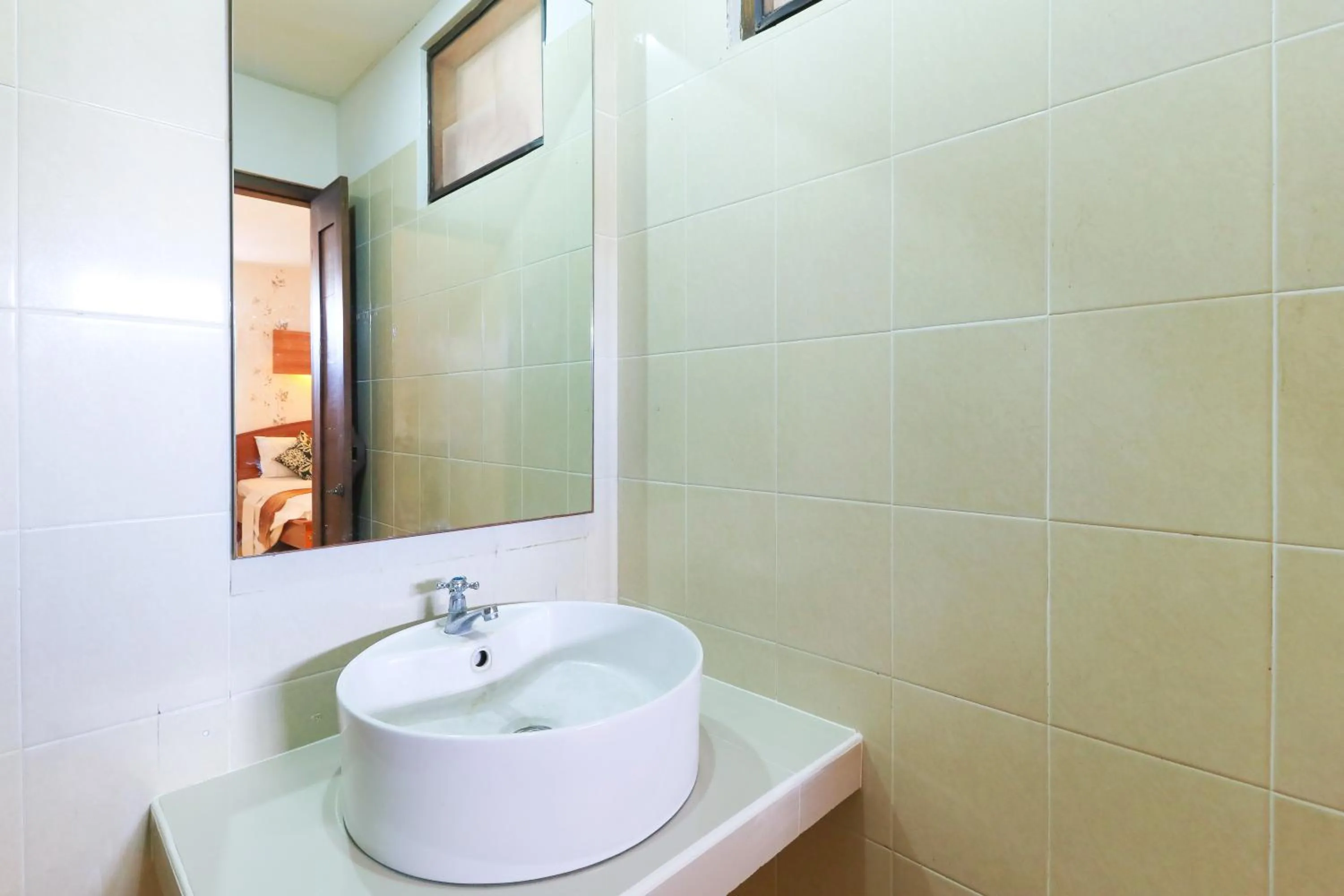 Bathroom in Ayu Lili Garden Hotel Kuta